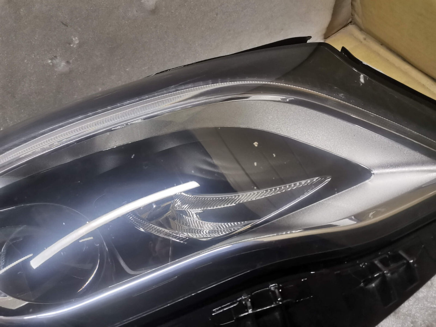 MERCEDES BENZ GLA FRONT RIGHT LED HEADLIGHT GENUINE 17-20 A1569067200 M51