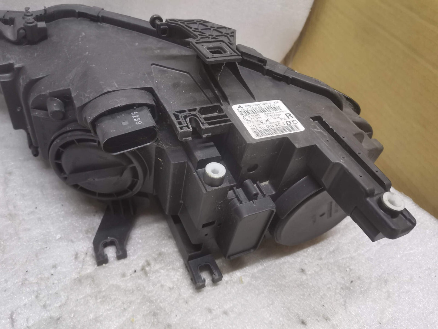 AUDI A4 MK4 B8 RIGHT HEADLAMP HALOGEN 8K0941004AC 2012-16 au119