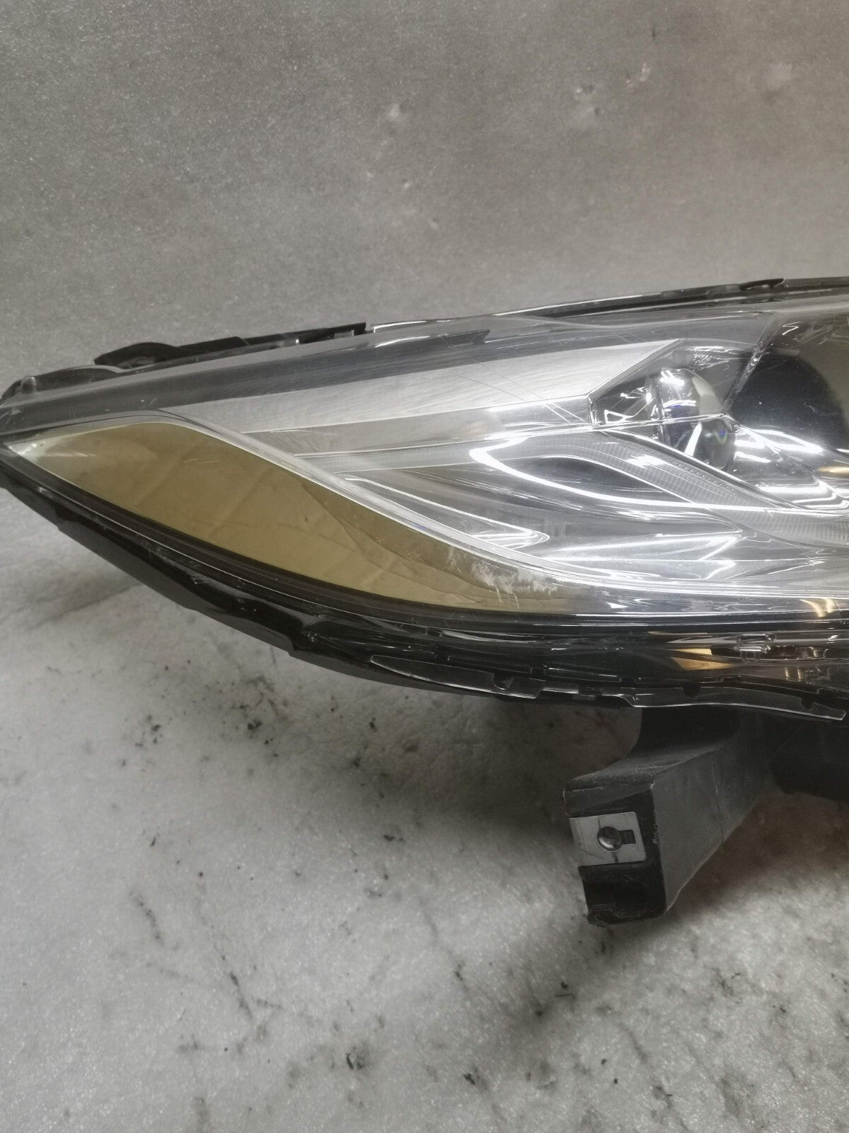 Mitsubishi Shogun Pajero sport Headlight Right