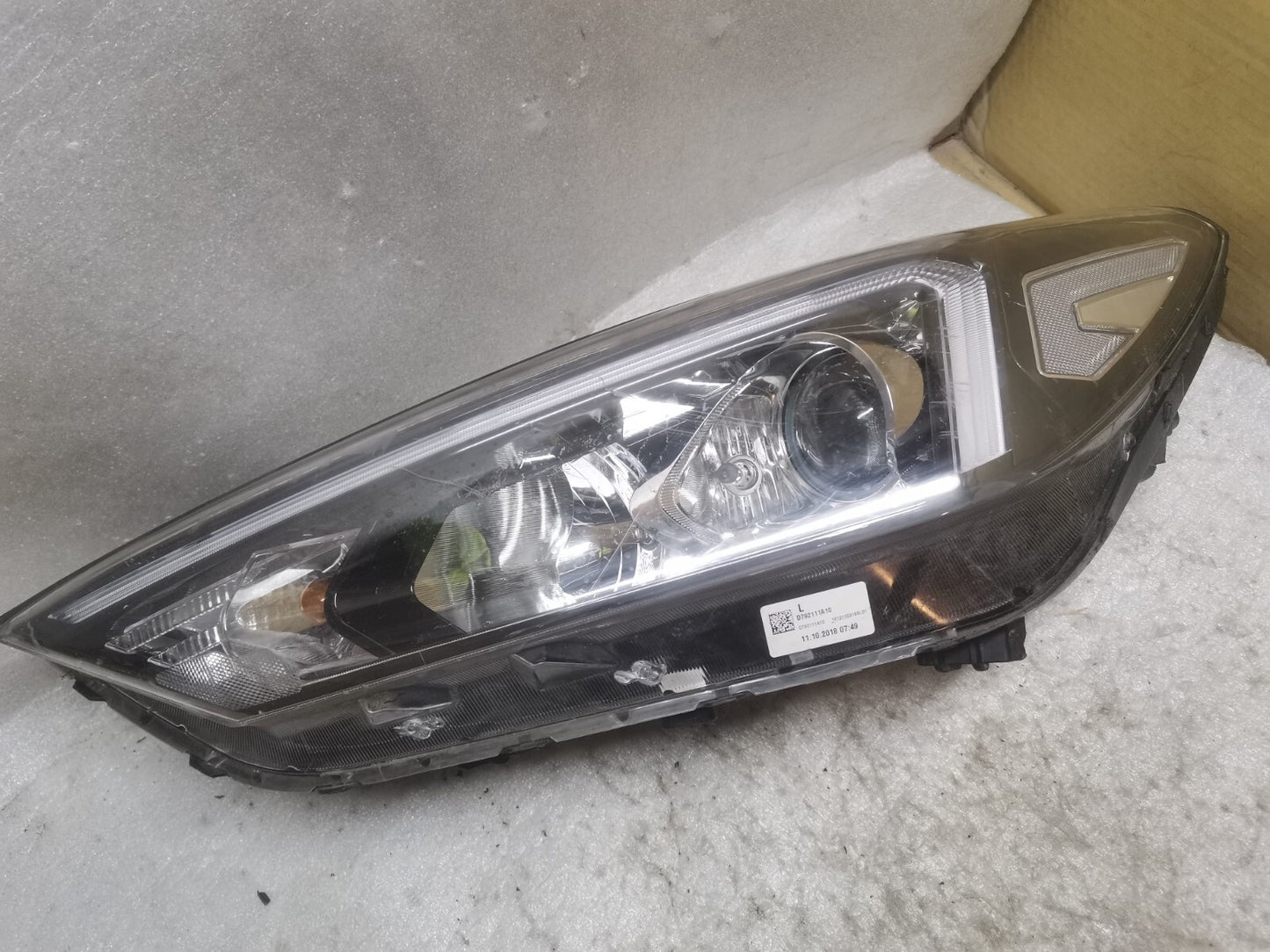 Hyundai Tucson 2018 Front left passenger side Headlight D792111A10 hytu5