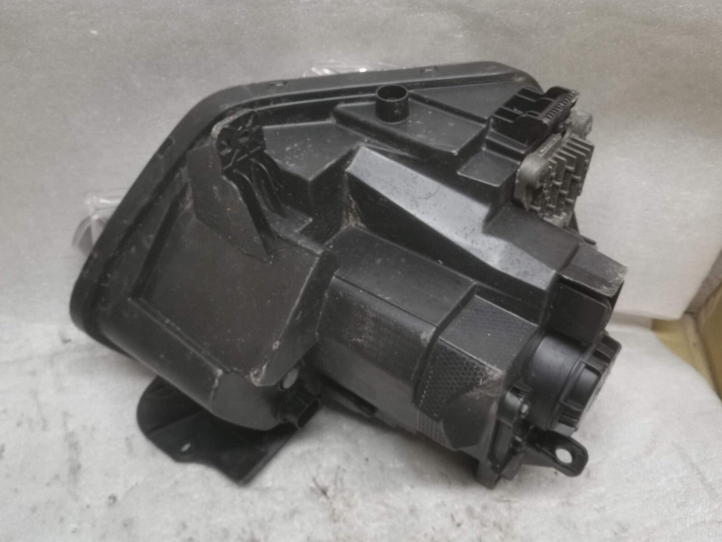 GENUINE KIA NIRO 2022-2023 PASSENGER SIDE LED HEADLIGHT 92101-AT120 kini9