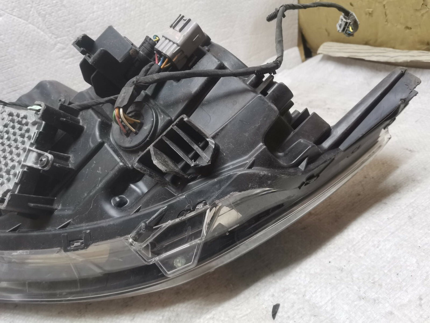 MITSUBISHI OUTLANDER Xenon LED HEADLIGHT Right Side OSF ECM92122E20 2018 miou1