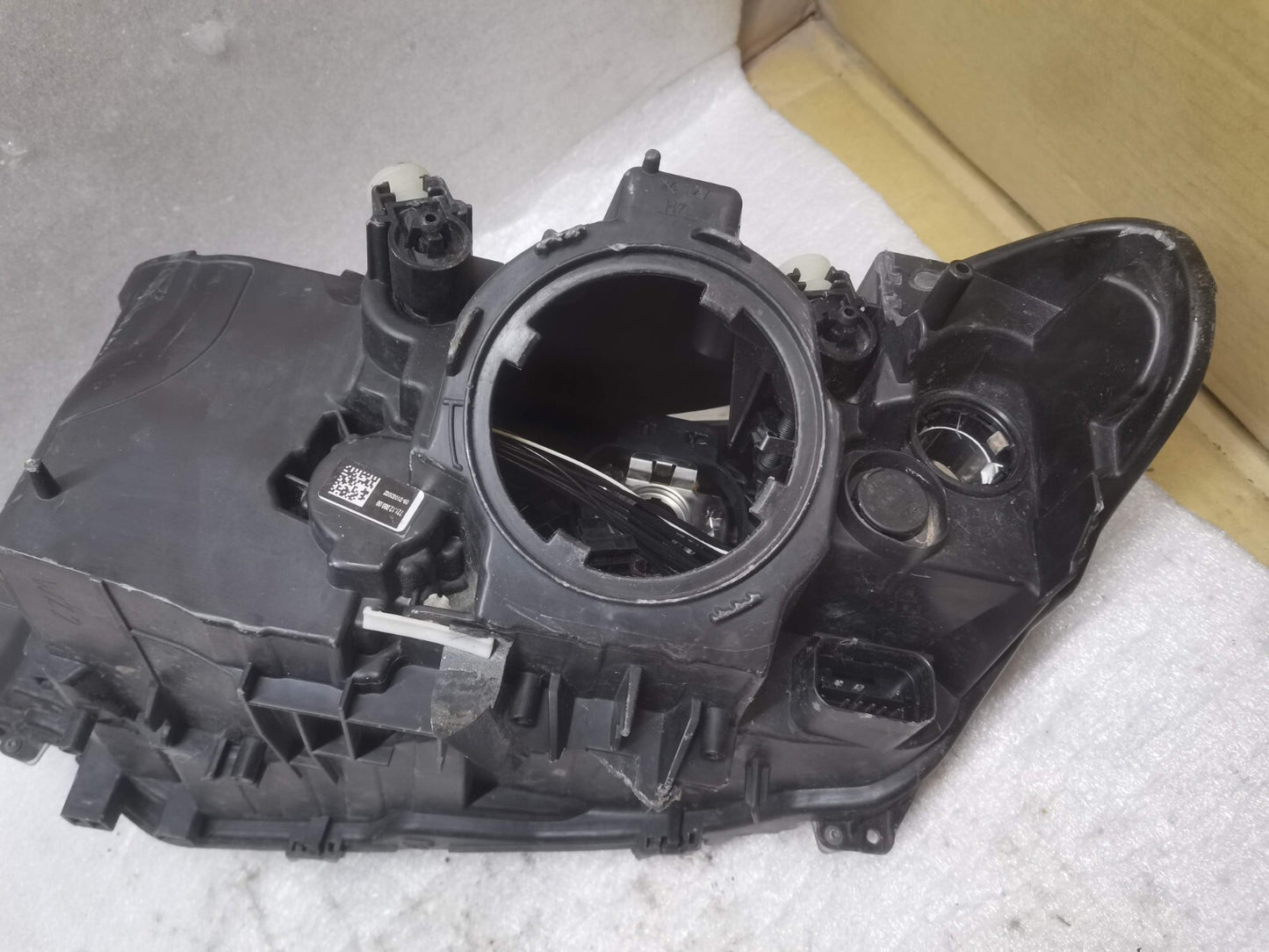 BMW 3 SERIES F30 RIGHT SIDE HALOGEN HEADLIGHT 7259540 GENUINE bm64