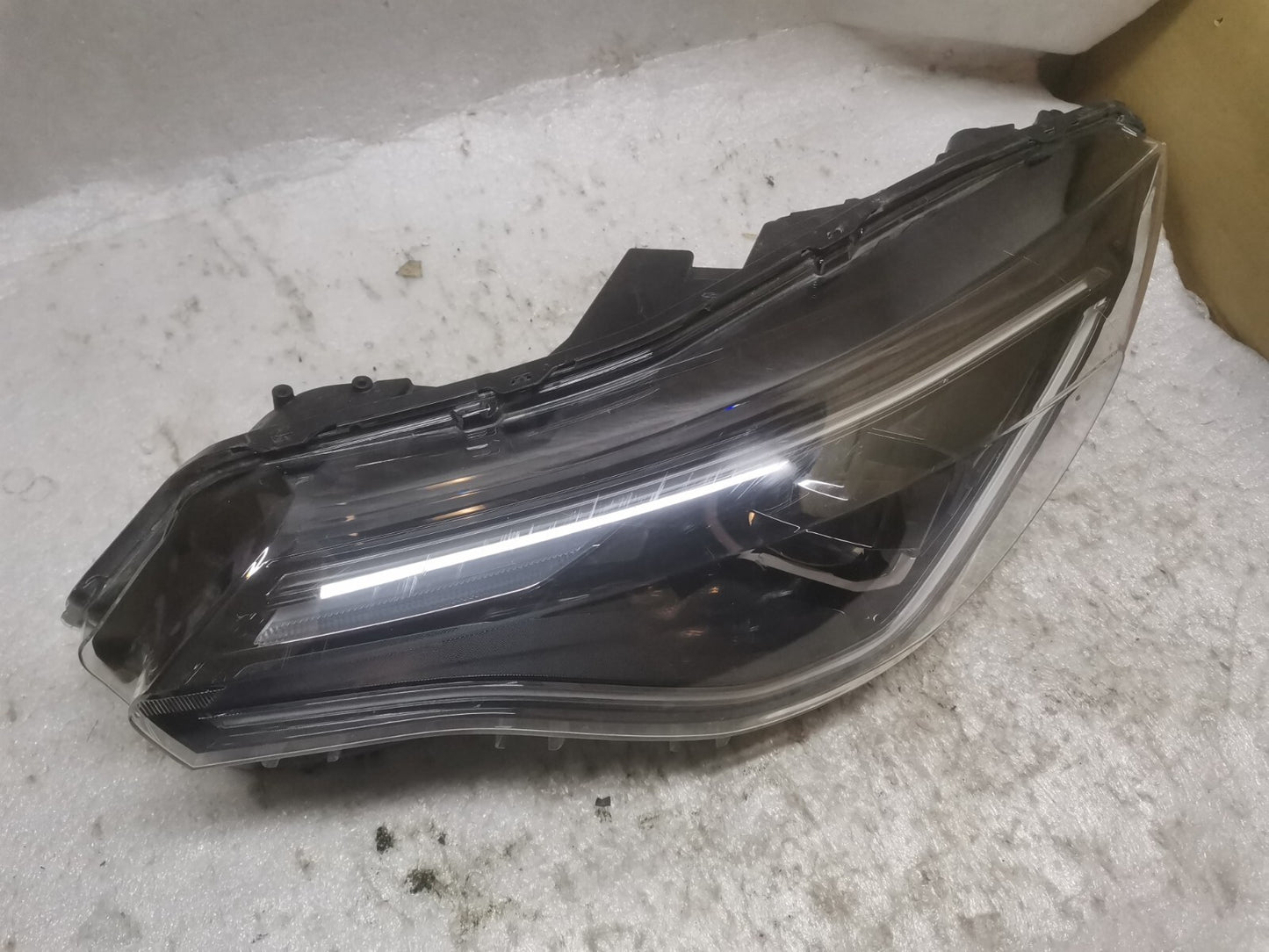 RENAULT ZOE HEADLAMP (LEFT) 26060 9558r ren17