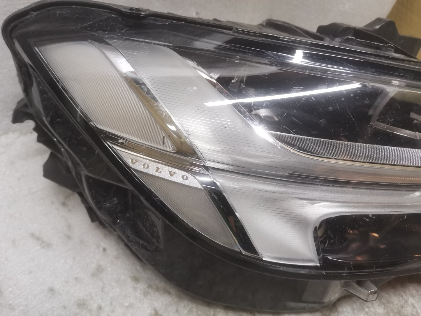 VOLVO S90 V90 2016-2020 MK2 FULL LED HEADLIGHT RH DRIVER SIDE 31655737 vo9050