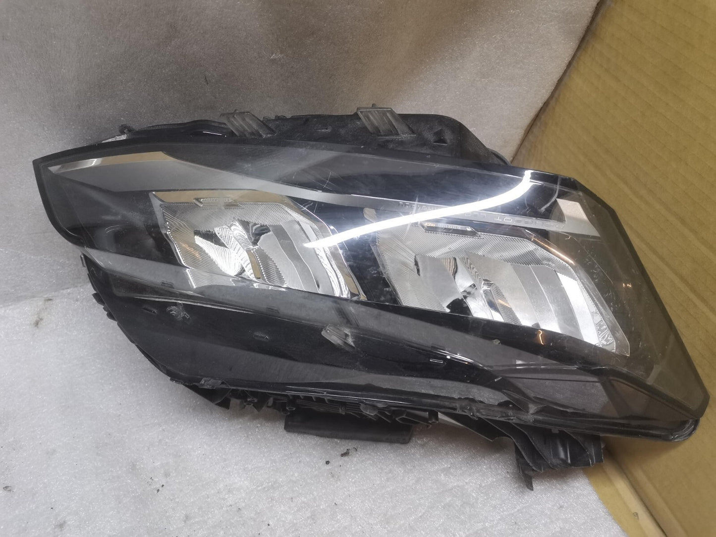 Peugeot led right driver headlight 98491164 00504859999 psa27