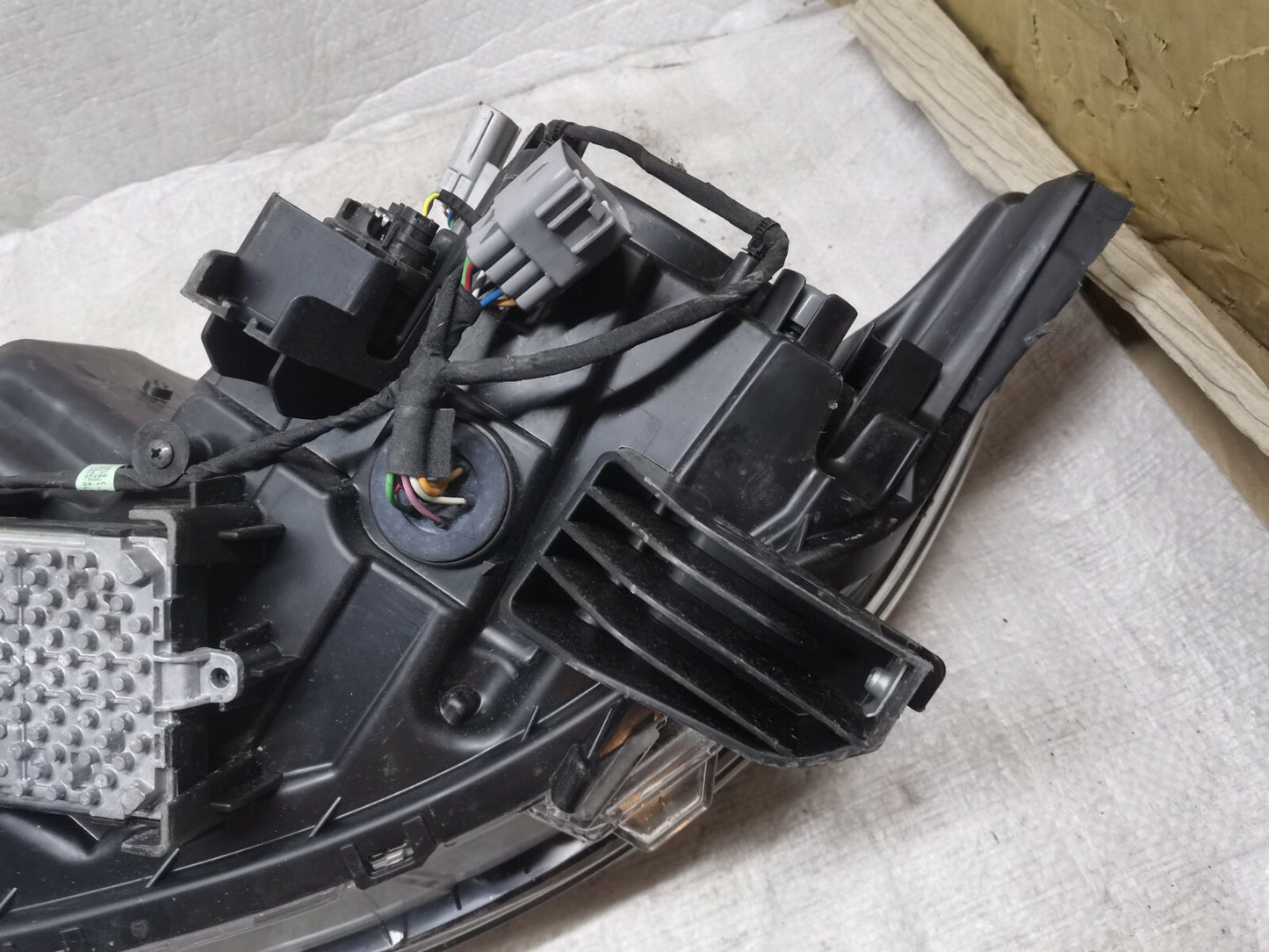 MITSUBISHI OUTLANDER Xenon LED HEADLIGHT Right Side OSF ECM92122E20 2018 miou2