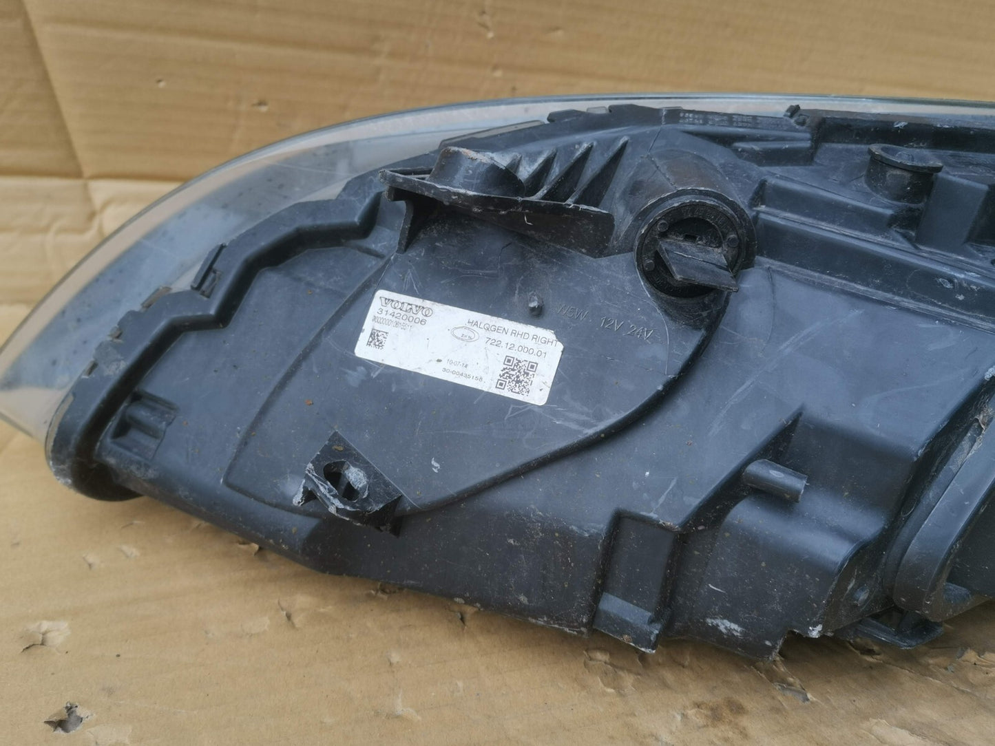 Volvo V40 Right Driver Side Halogen Headlight 2015 VO4034
