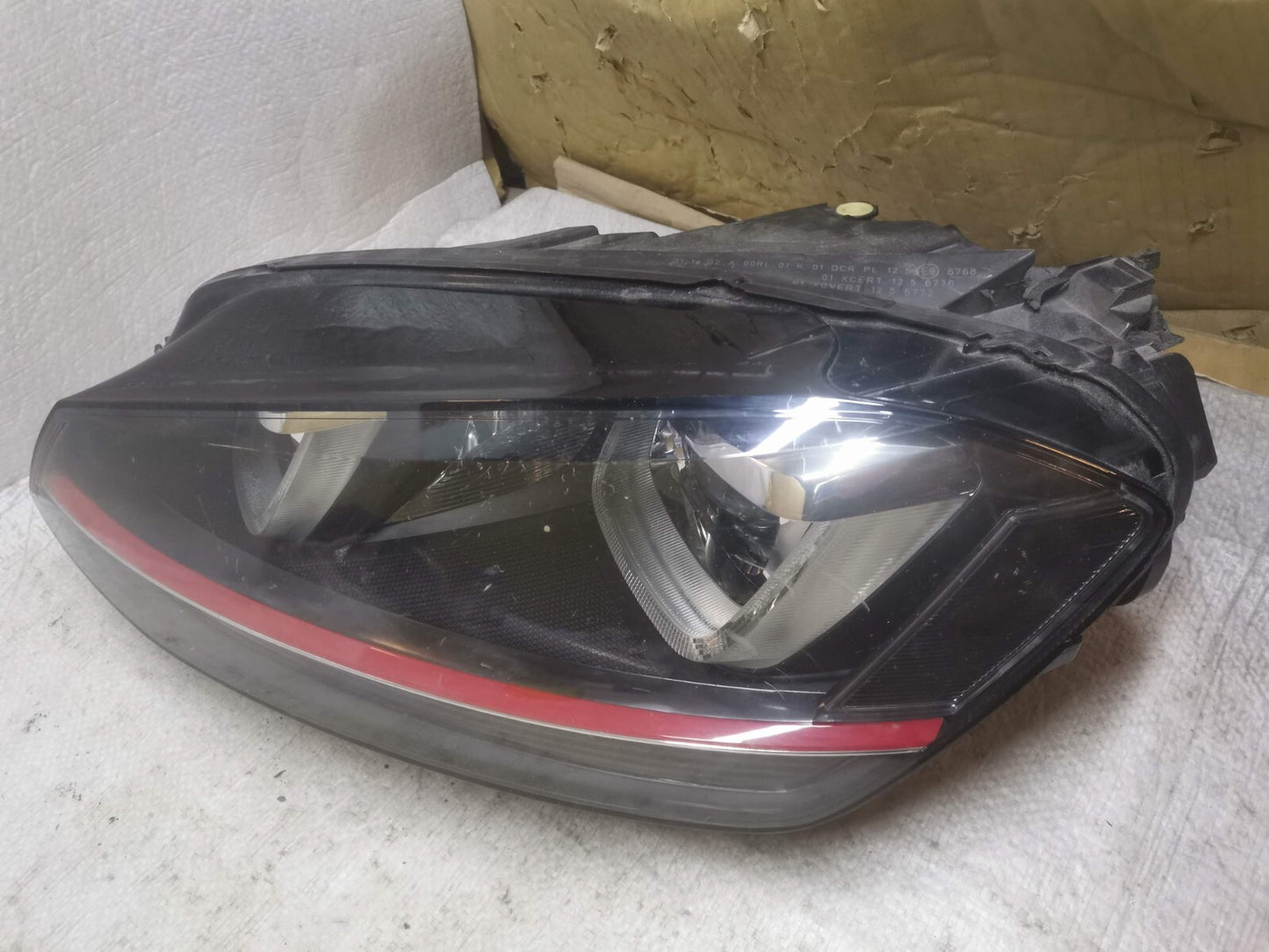 VOLKSWAGEN GOLF 2013-2018 MK7 PASSENGER SIDE XENON HEADLIGHT vwgo80