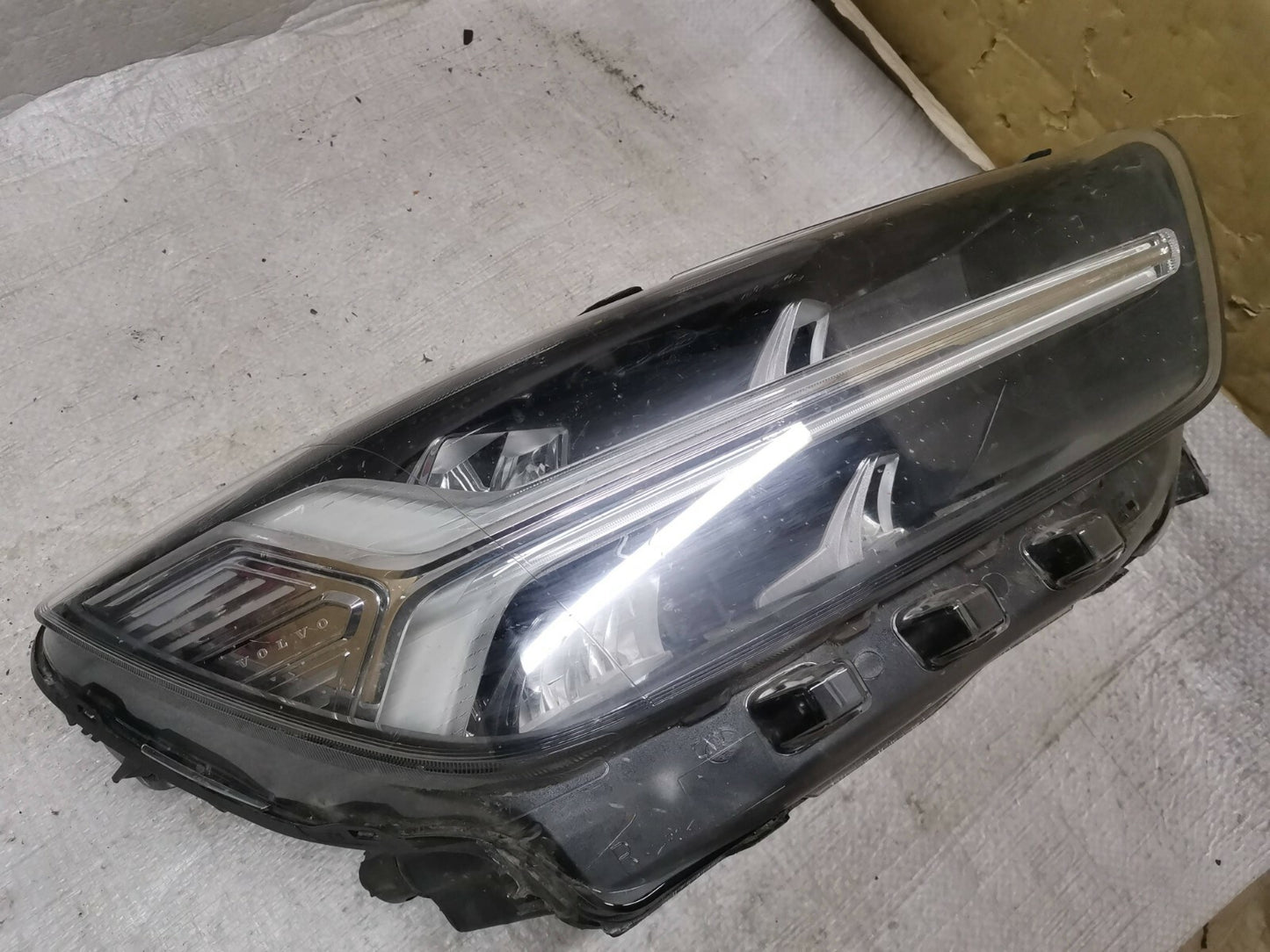 VOLVO XC40 O/S DRIVERS SIDE HEADLIGHT 2018-21 LED HEADLIGHT 31655986 vo4015