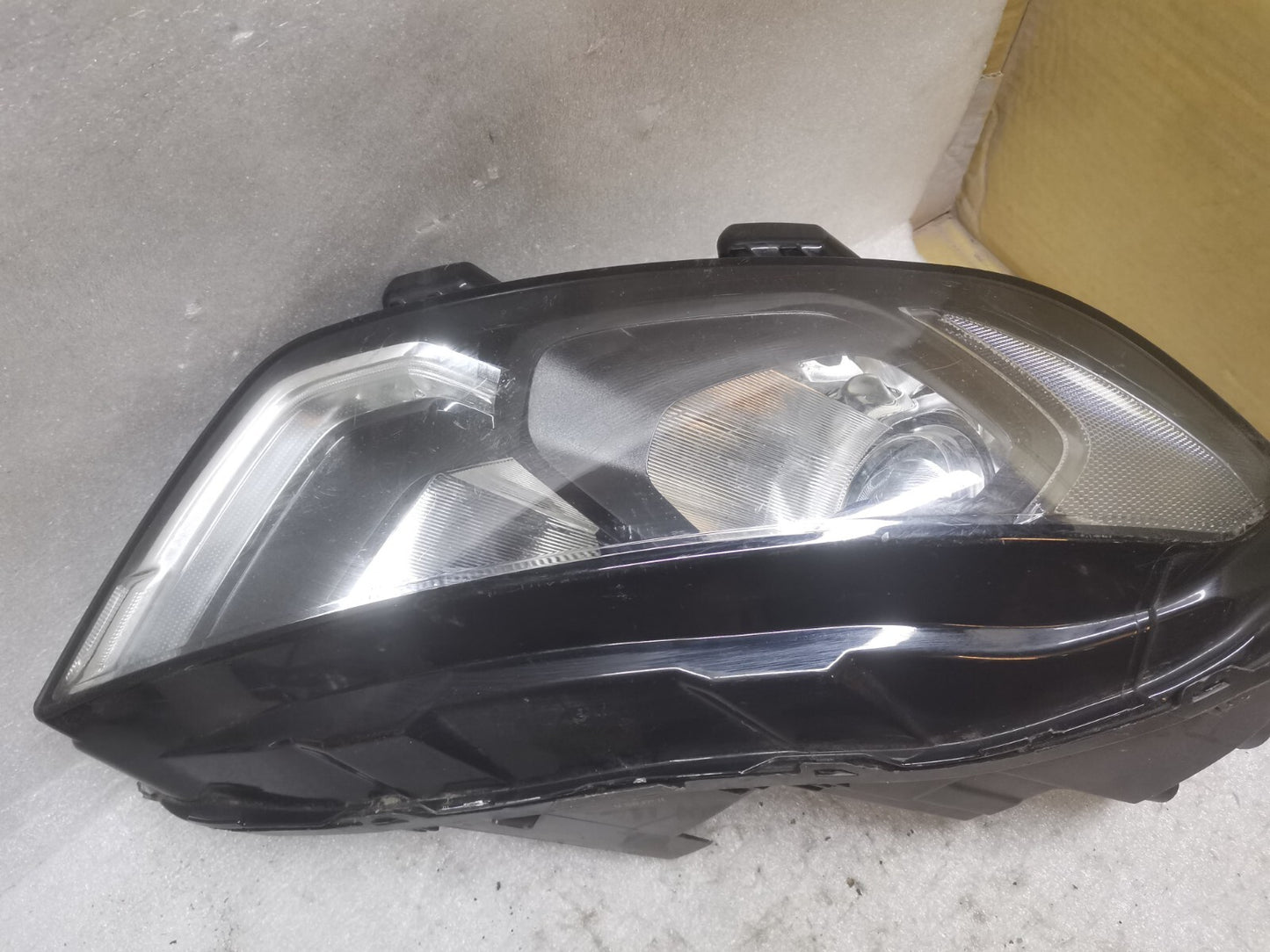 FORD ECOSPORT O/S Drivers Right Headlight GN15-13W029-ZA 2017-2023 fomo23