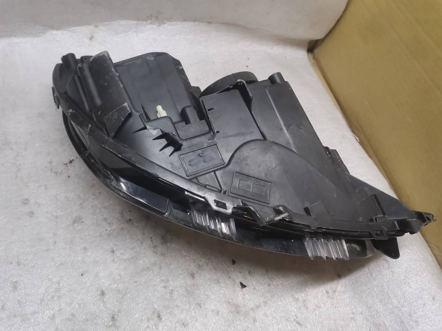 PEUGEOT 208 2021 MK2 PASSENGER SIDE HEADLIGHT 9833036280 PSA30