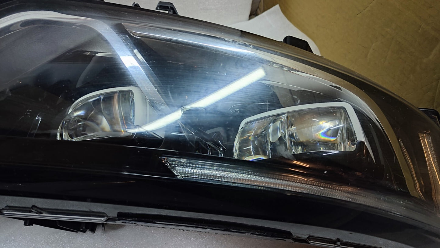 RENAULT KOLEOS MK2 2017-ON HEADLIGHT DRIVER SIDE RIGHT 260104588R ren32