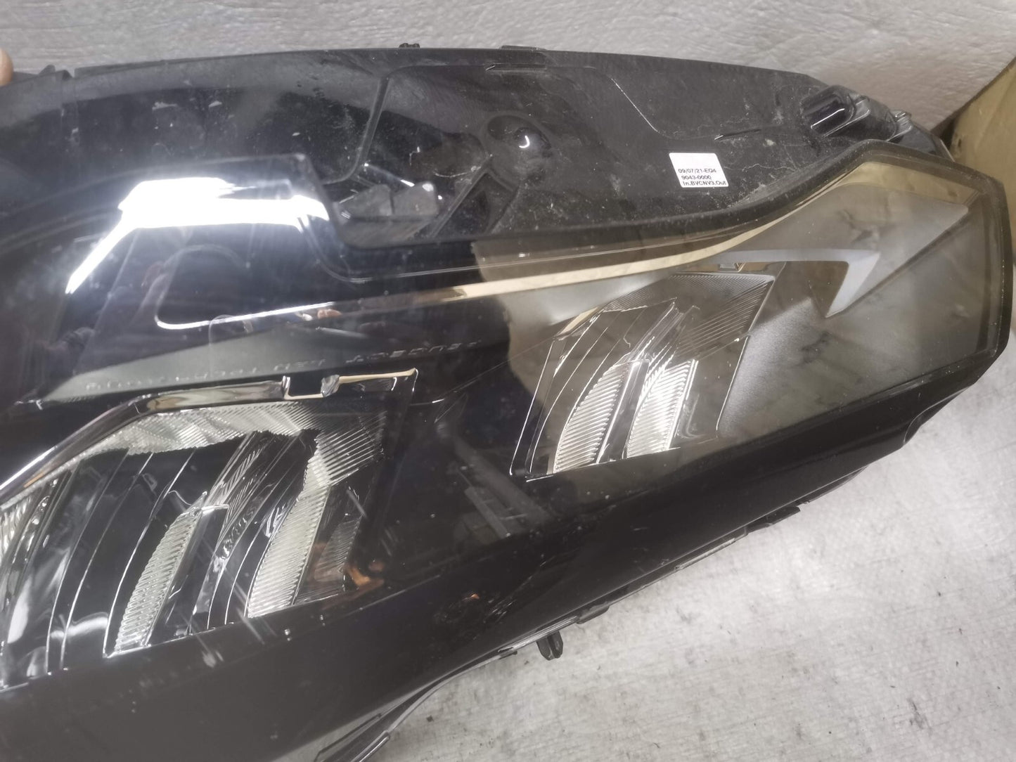 PEUGEOT 3008 NEARSIDE PASSENGER LED HEADLIGHT 89914775 9836230480 GENUINE psa15