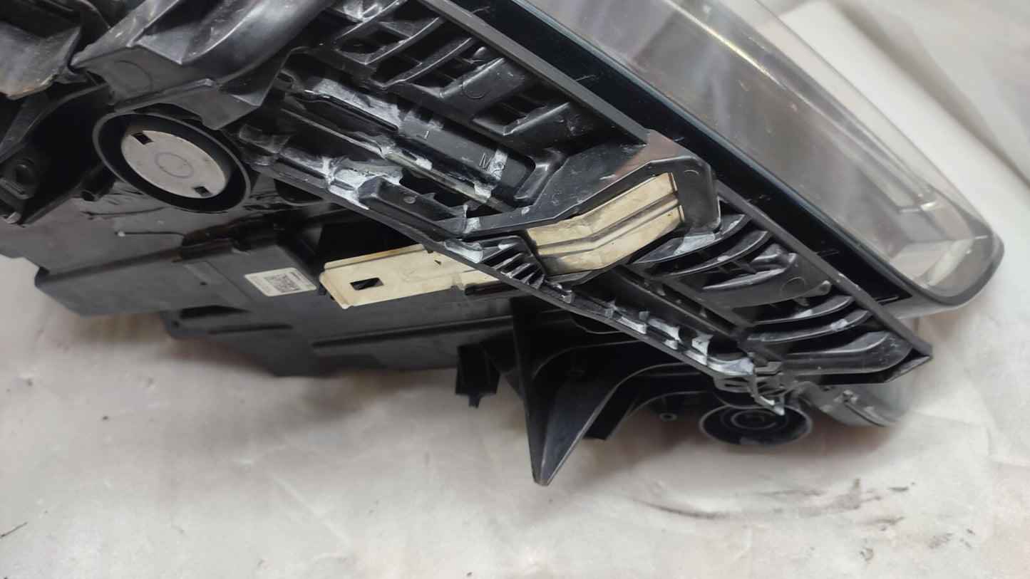 BMW 1 SEIRES F40 O/S RIGHT LED HEADLIGHT 2019 - ON GENUINE BMW 5A1E058 bm89