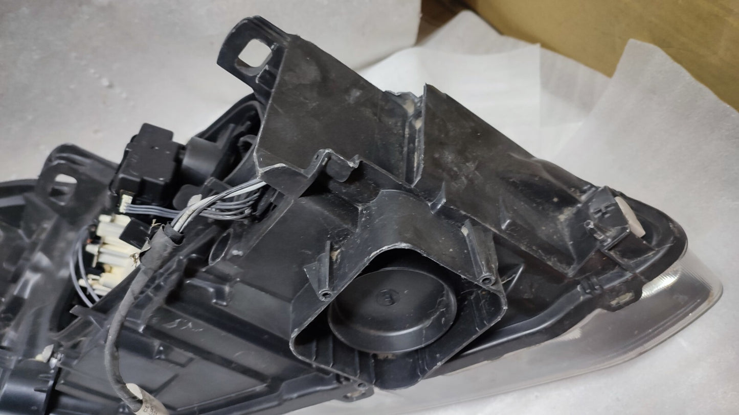 Volvo XC60 2015 Left headlight headlamp halogen 31420267 vo6063