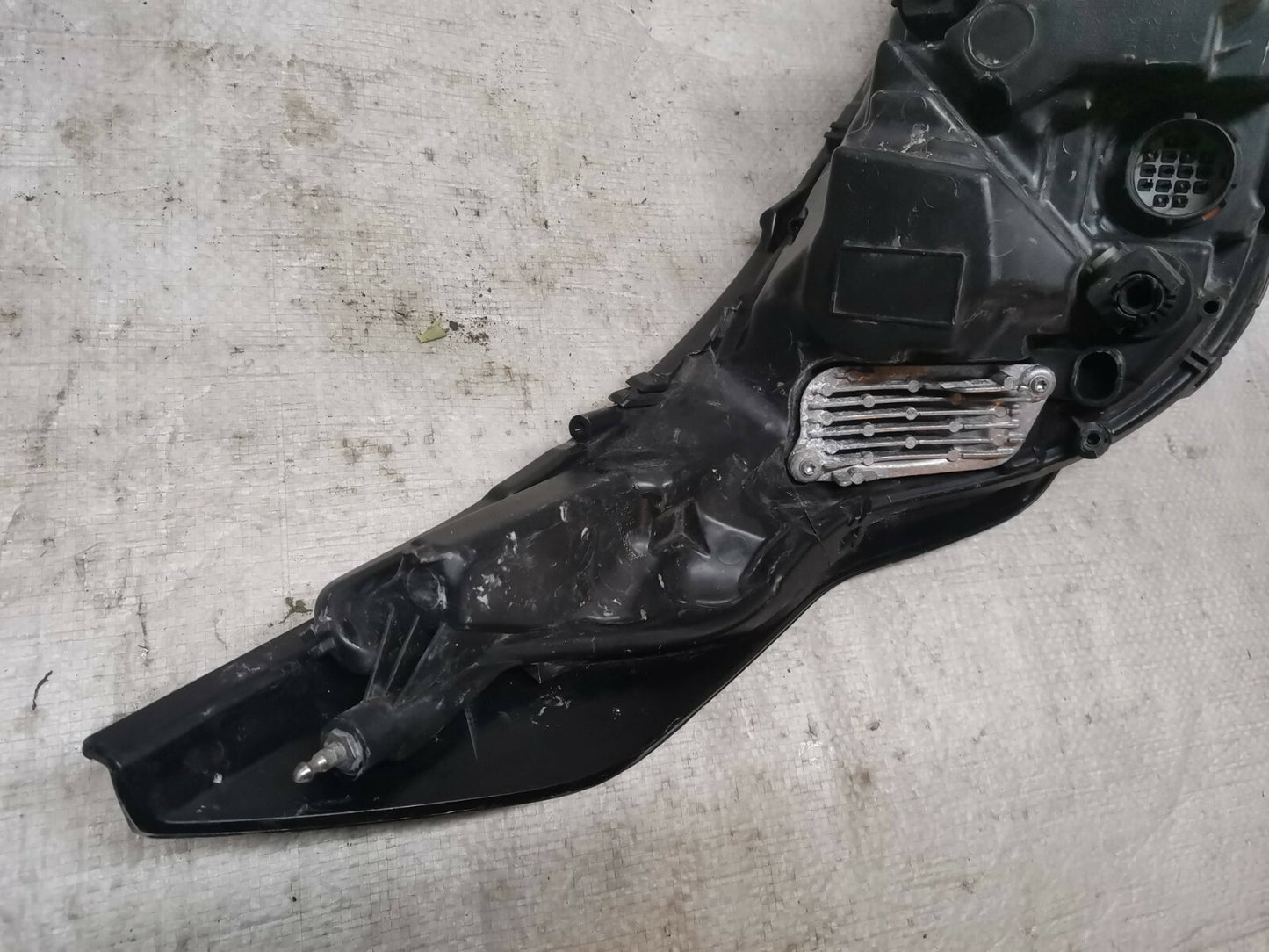 Land Rover Discovery L462 NS Nearside Passenger Front Headlight HY3213W030 jlr23