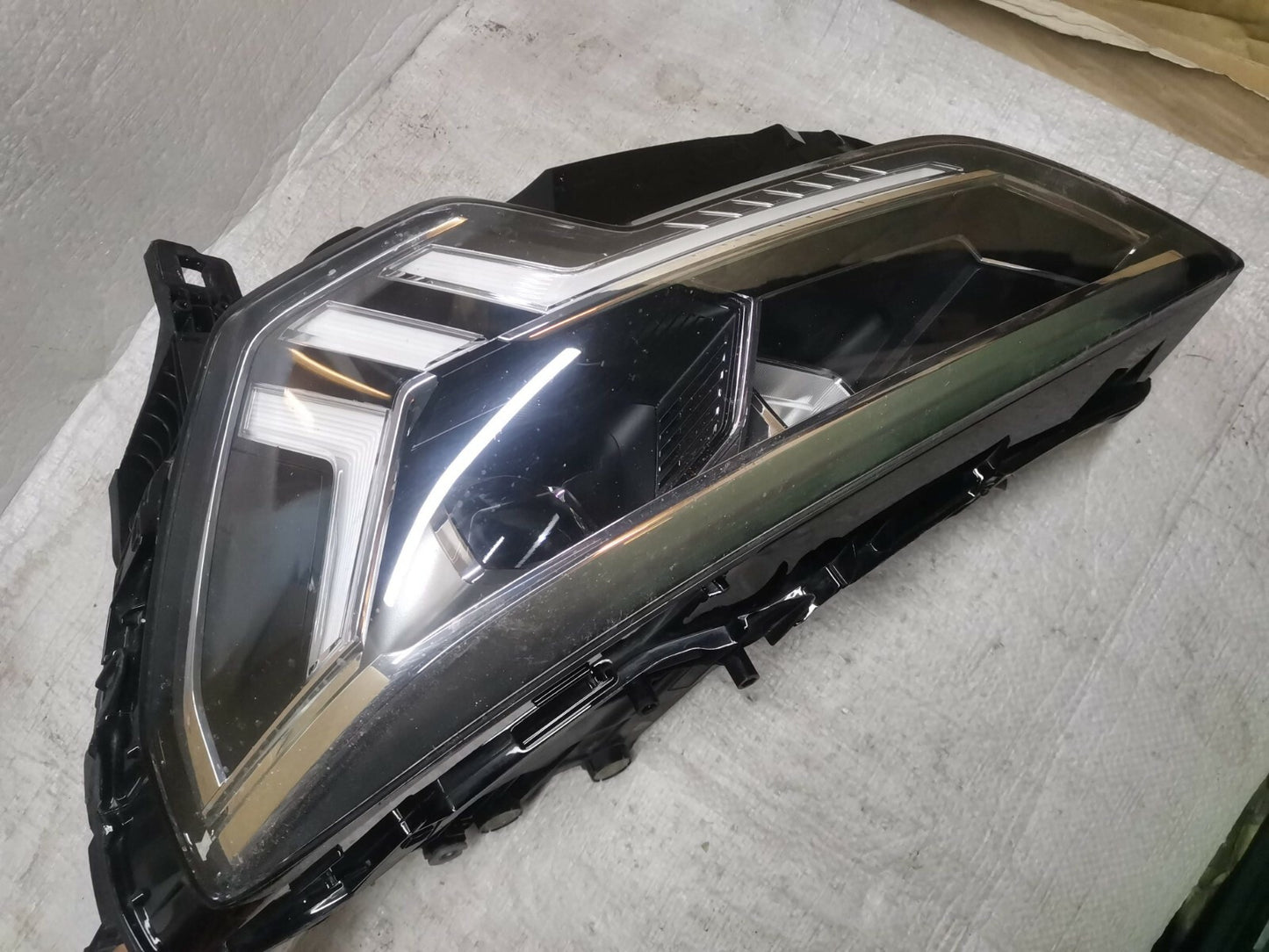 AUDI Q3 SQ3 RSQ3 N/S PASSENGER SIDE FULL LED HEADLIGHT 83A941033A