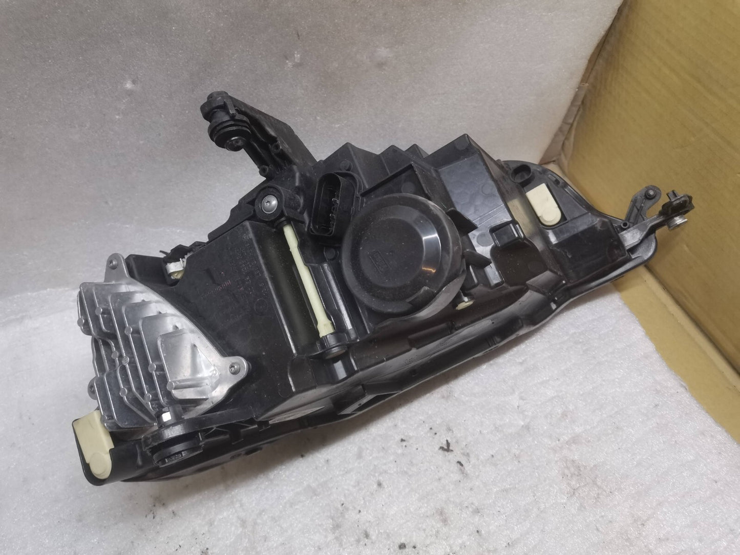 VW Genuine T-Roc 2021 onwards D/S Right Headlight - 2GA941006G vwtr116