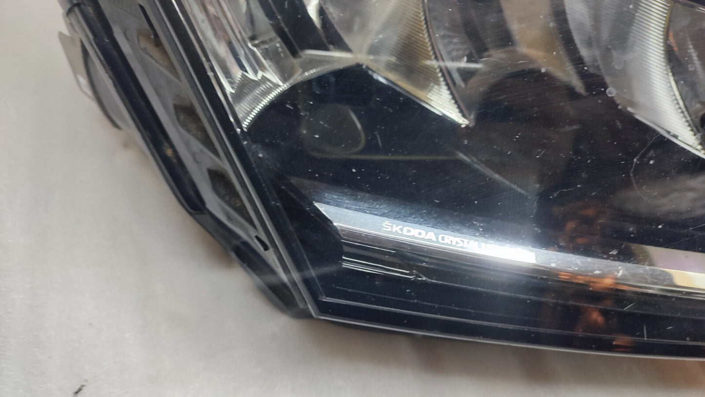 SKODA OCTAVIA MK4 2020+ RIGHT DRIVER SIDE LED HEADLIGHT 5E8941016 sk95