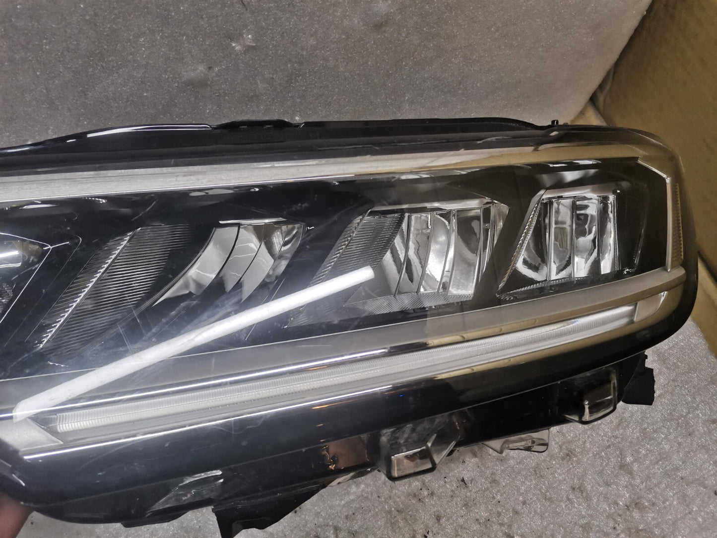 VW T-ROC PASSENGER LED HEADLIGHT NEARSIDE N/S 2GA941005G vwtr124
