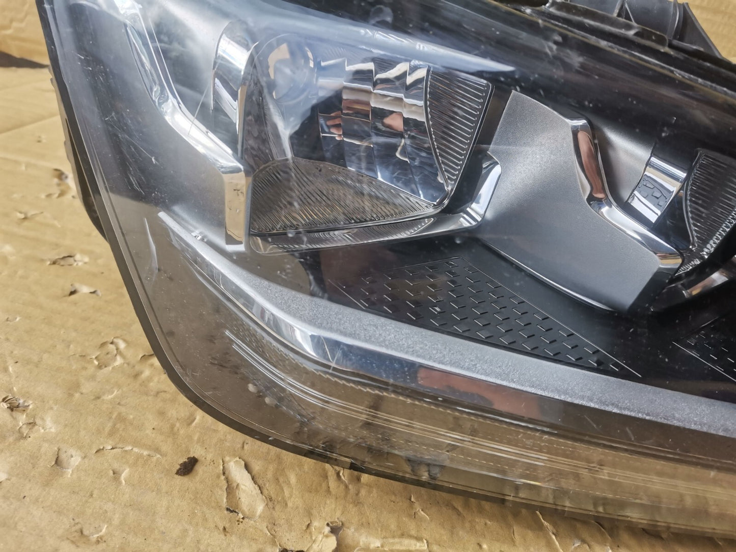 AUDI Q2 RIGHT HALOGEN HEADLIGHT 2017-2021 81A941004A au100