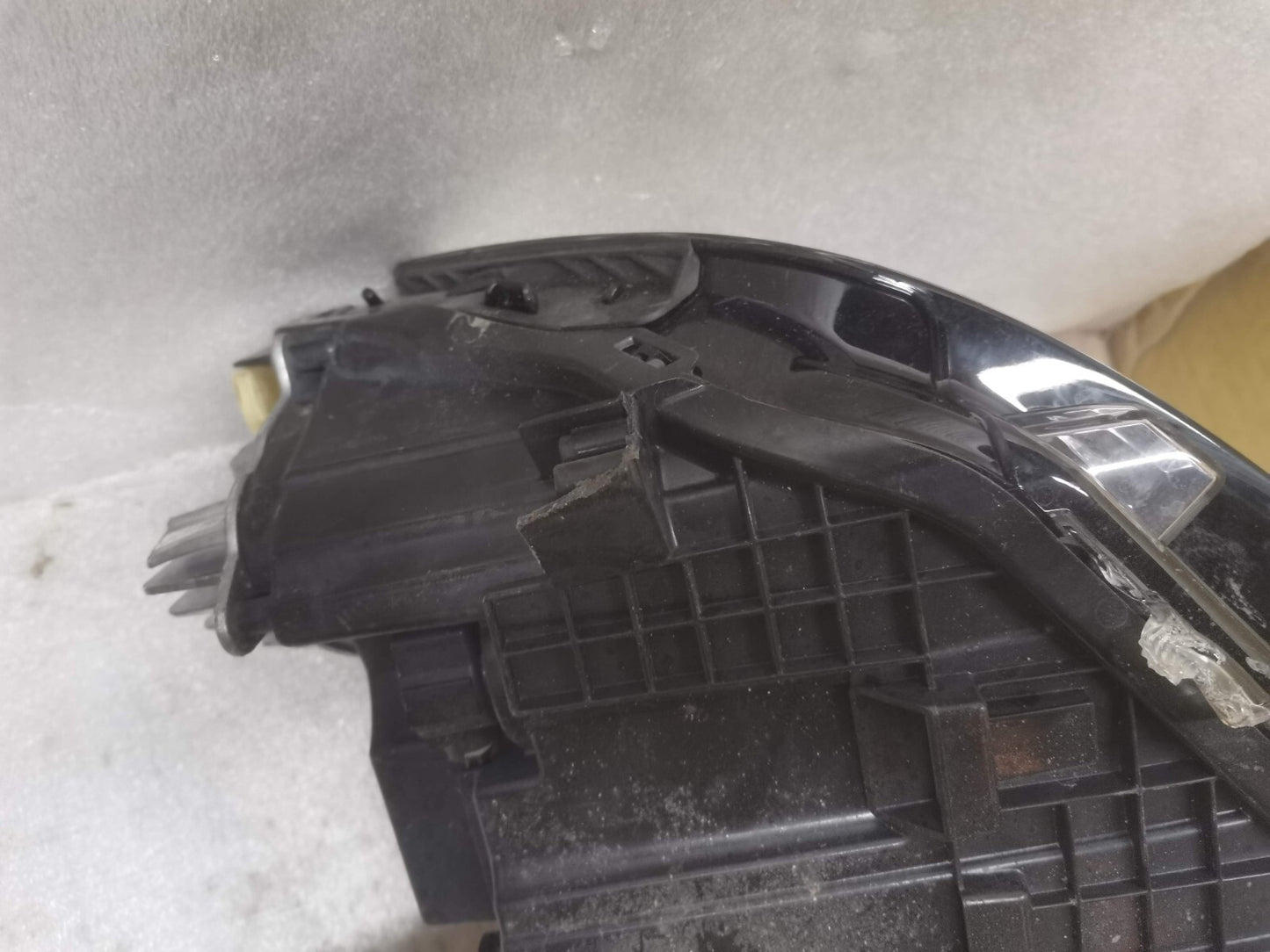 VW Genuine T-Roc 2021 onwards D/S Right Headlight - 2GA941006G vwtr116