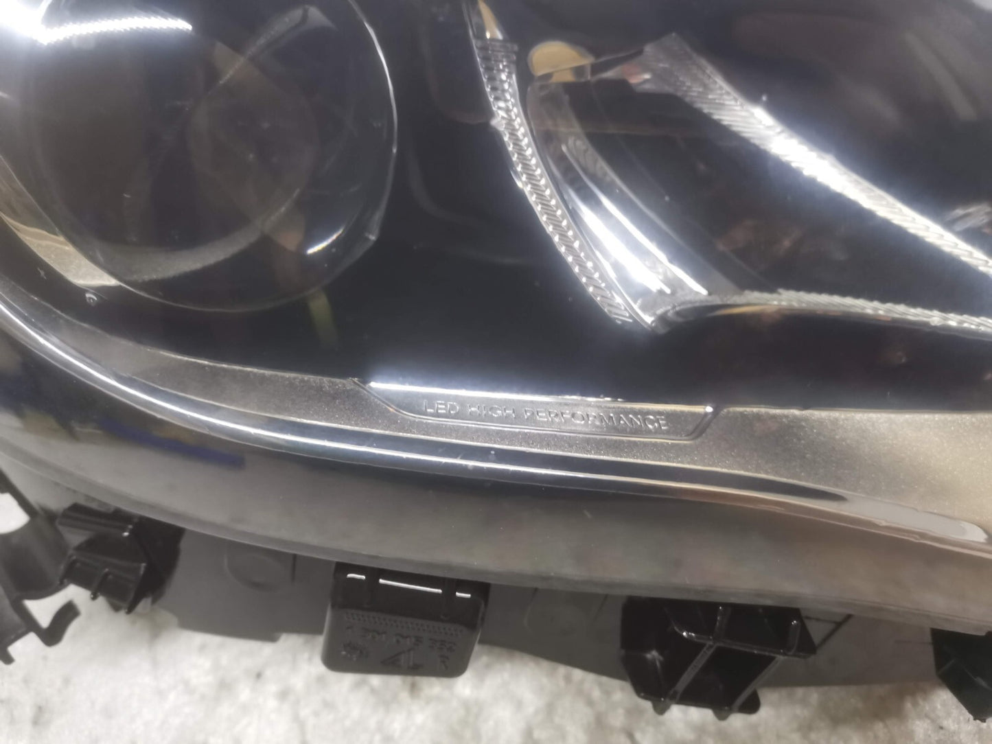 MERCEDES BENZ GLA FRONT RIGHT LED HEADLIGHT GENUINE 17-20 A1569067200 M62