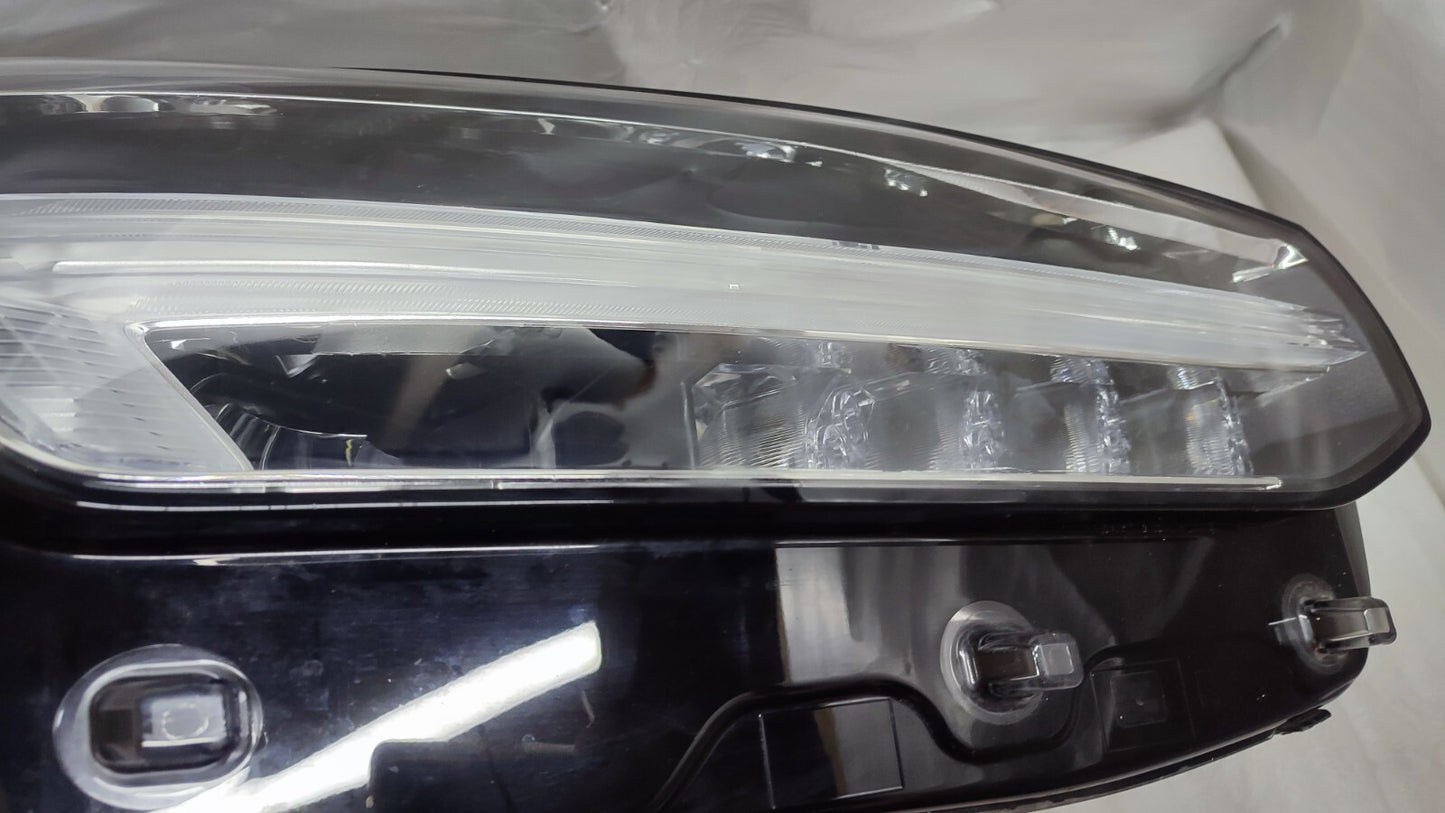 Volvo XC90 MID RHD RH headlight part number 32342489 vo9077