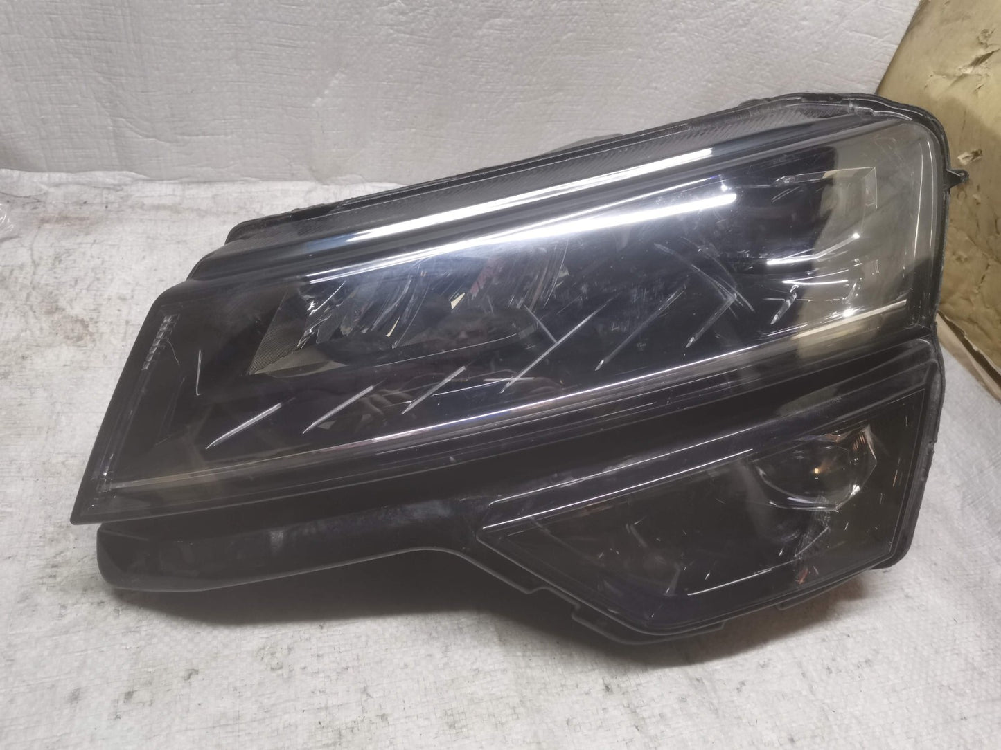 SKODA KAROQ Front Left Headlight 57C941015C skkq37