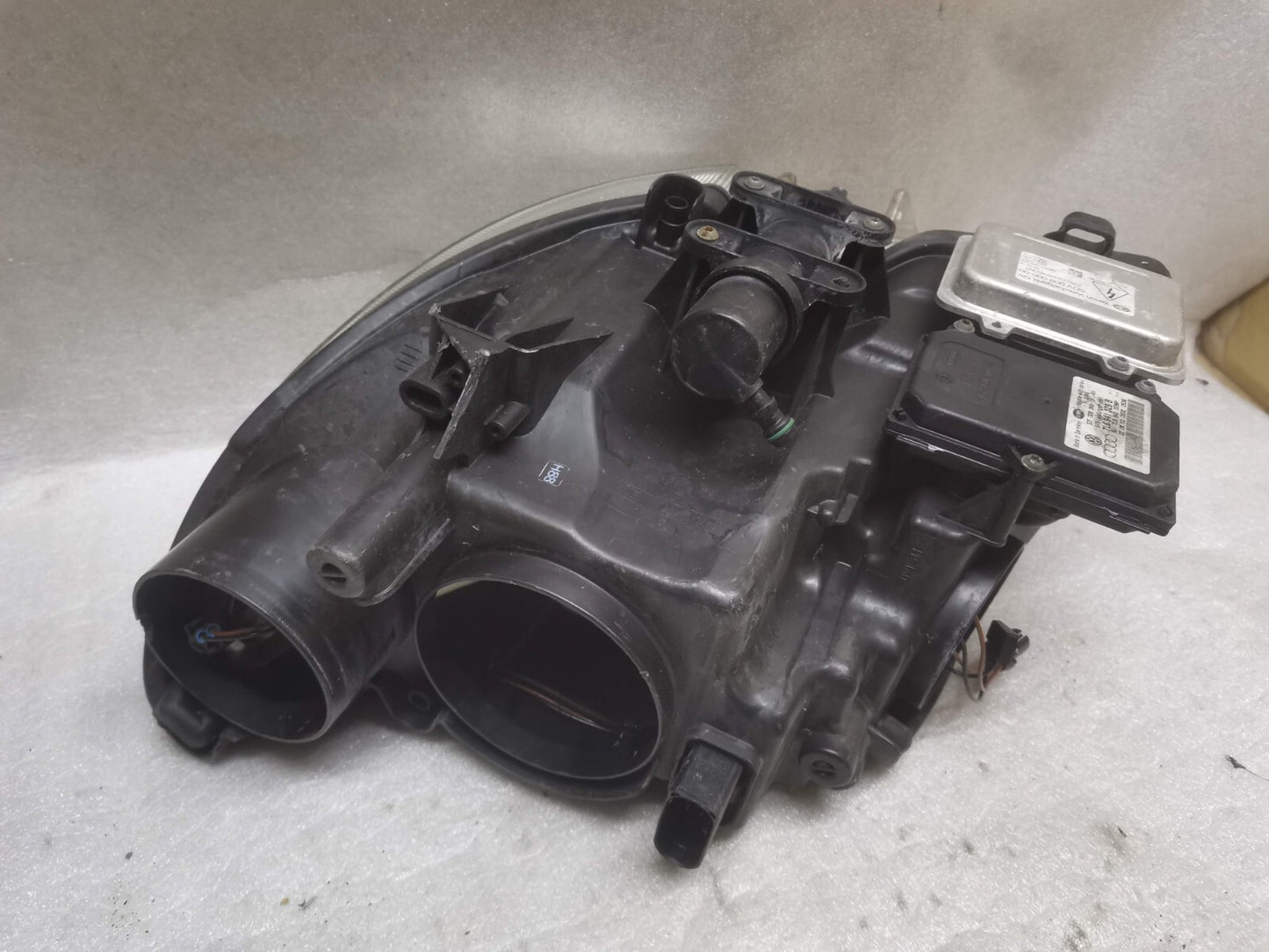 Skoda Superb 3T B6 OS Right adaptive Xenon Headlight 3T2941016E sksp55