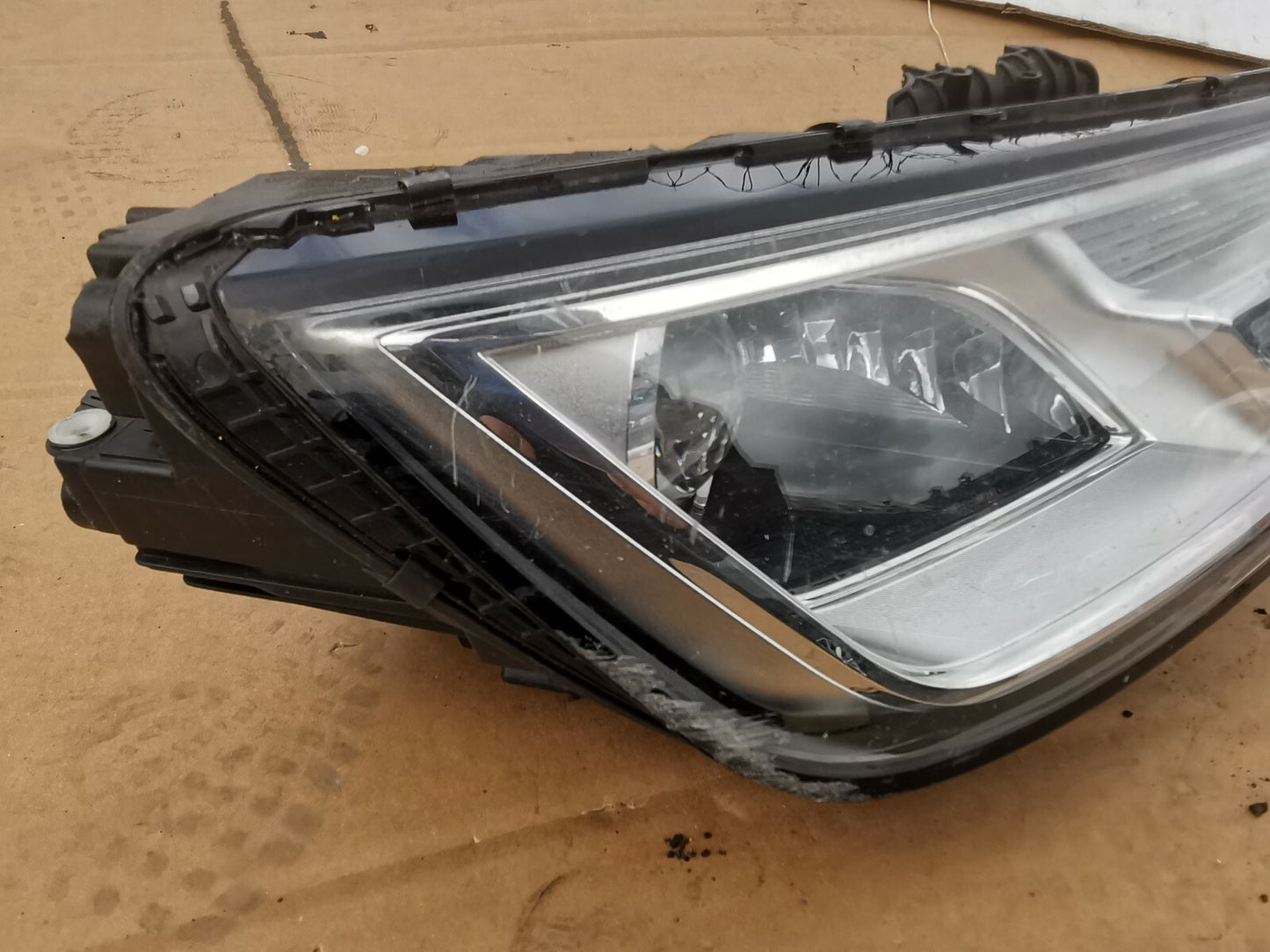 AUDI A4 B9 8W DRIVERS RIGHT SIDE HEADLIGHT 8W0941006A aua464