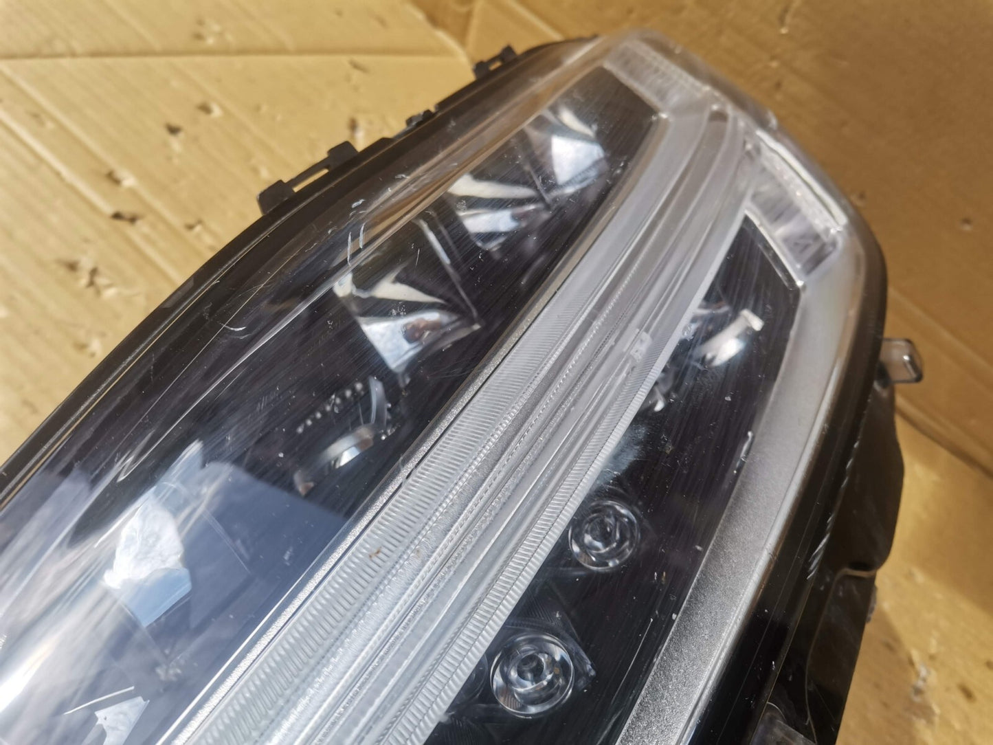 VOLVO XC90 2016 NEARSIDE LEFT HEADLIGHT GENUINE 32228304 vo9035