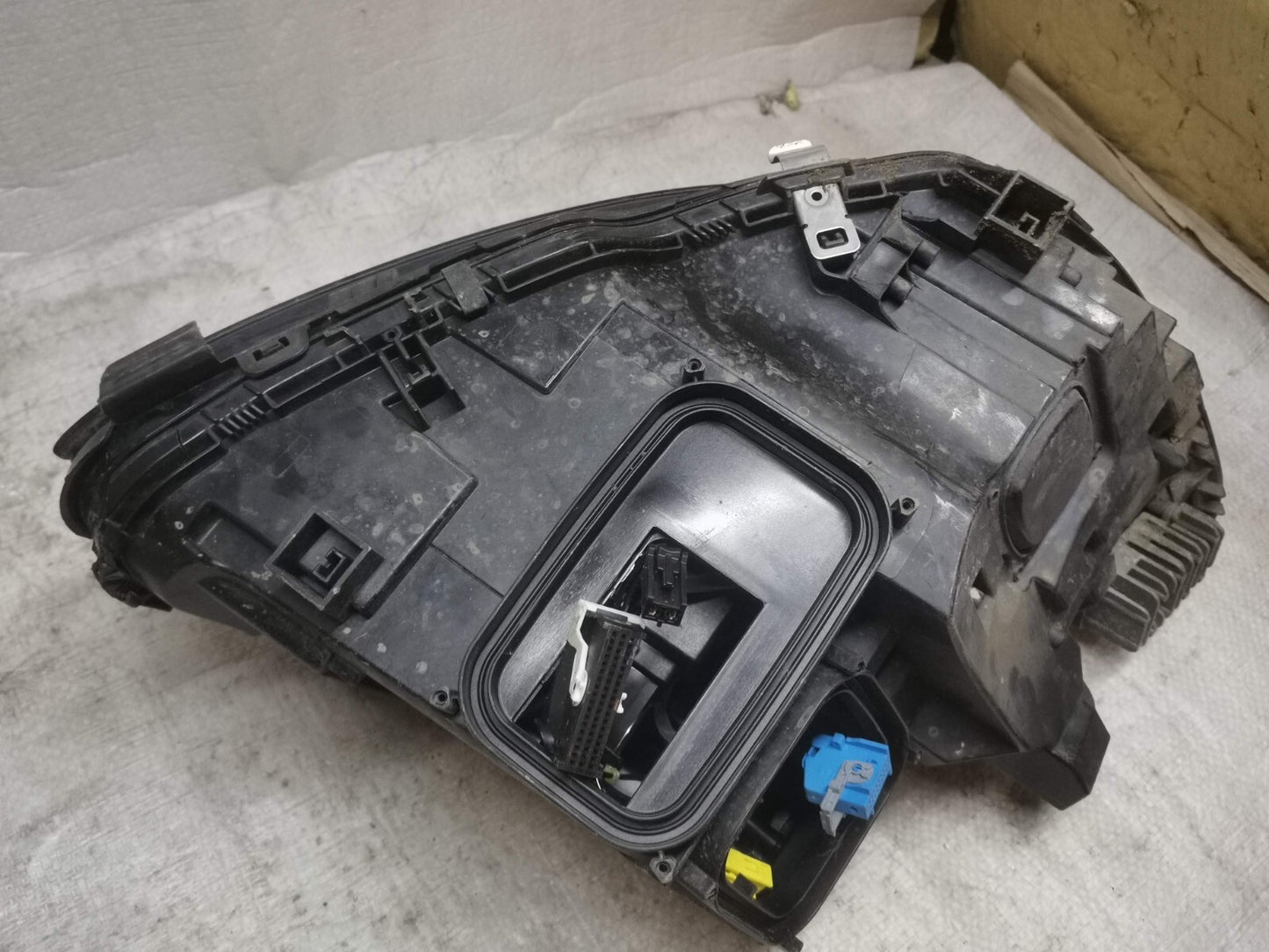 MERCEDES BENZ C-CLASS W205 LED HEADLIGHT PASSENGER SIDE LEFT A2059069501 m25039