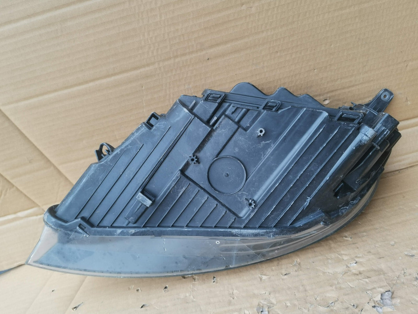 Volvo V40 Right Driver Side Halogen Headlight 2015 VO4034