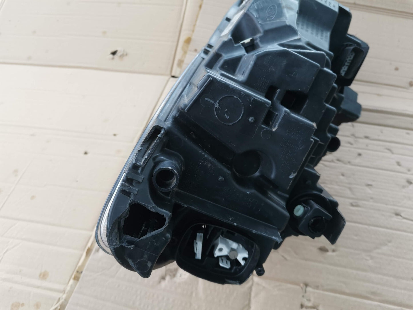 FORD KUGA HEADLIGHT N/S Left Passenger side led Part No LV4B1-3E015-GB fomo8