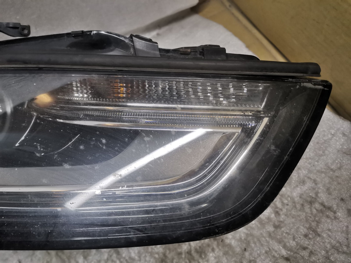 AUDI A4 B8.5 XENON HEADLIGHT FRONT RIGHT DRIVER SIDE 2012 8K0941006A