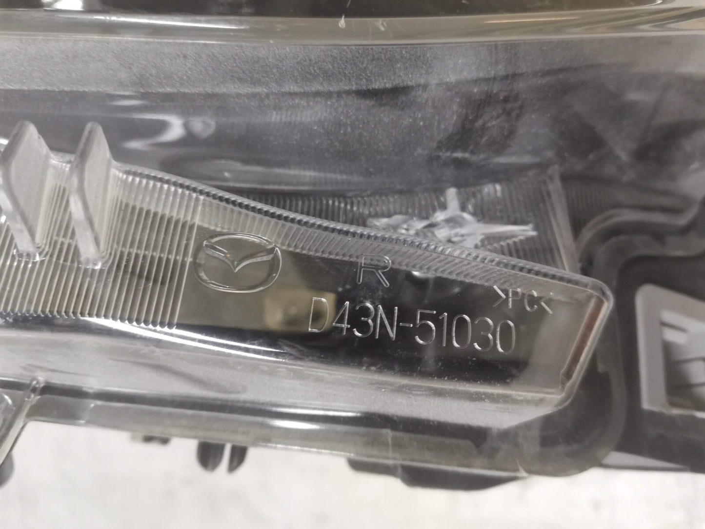 MAZDA 2 MK3 DJ 2019 - ON FRONT RIGHT DRIVER SIDE HEADLIGHT D43N-51030 ma29