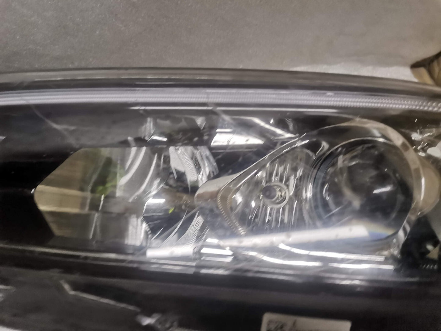Hyundai Tucson 2018 Front left passenger side Headlight D792111A10 hytu5