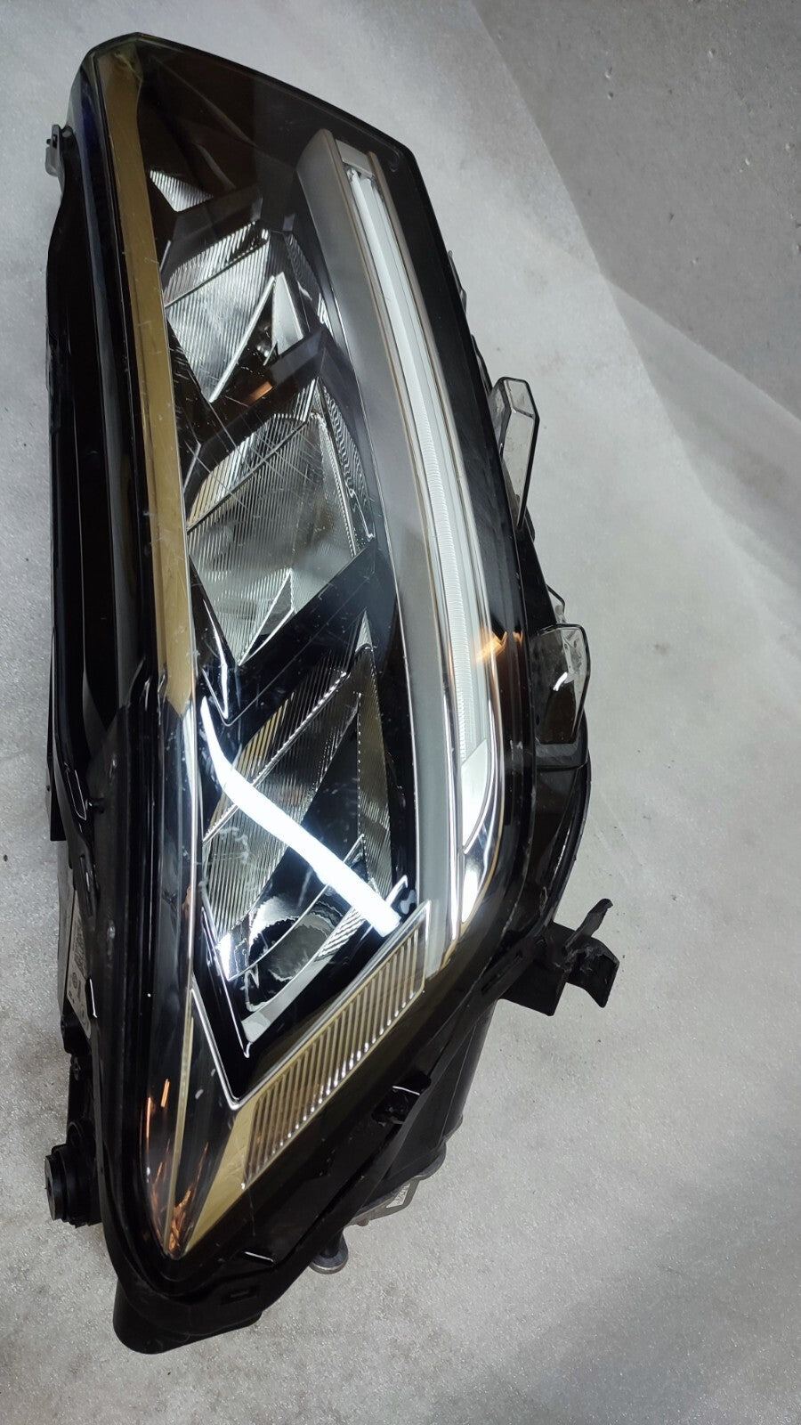 VW Genuine T-Roc 2021 onwards D/S Right Headlight - 2GA941006G vwtr145
