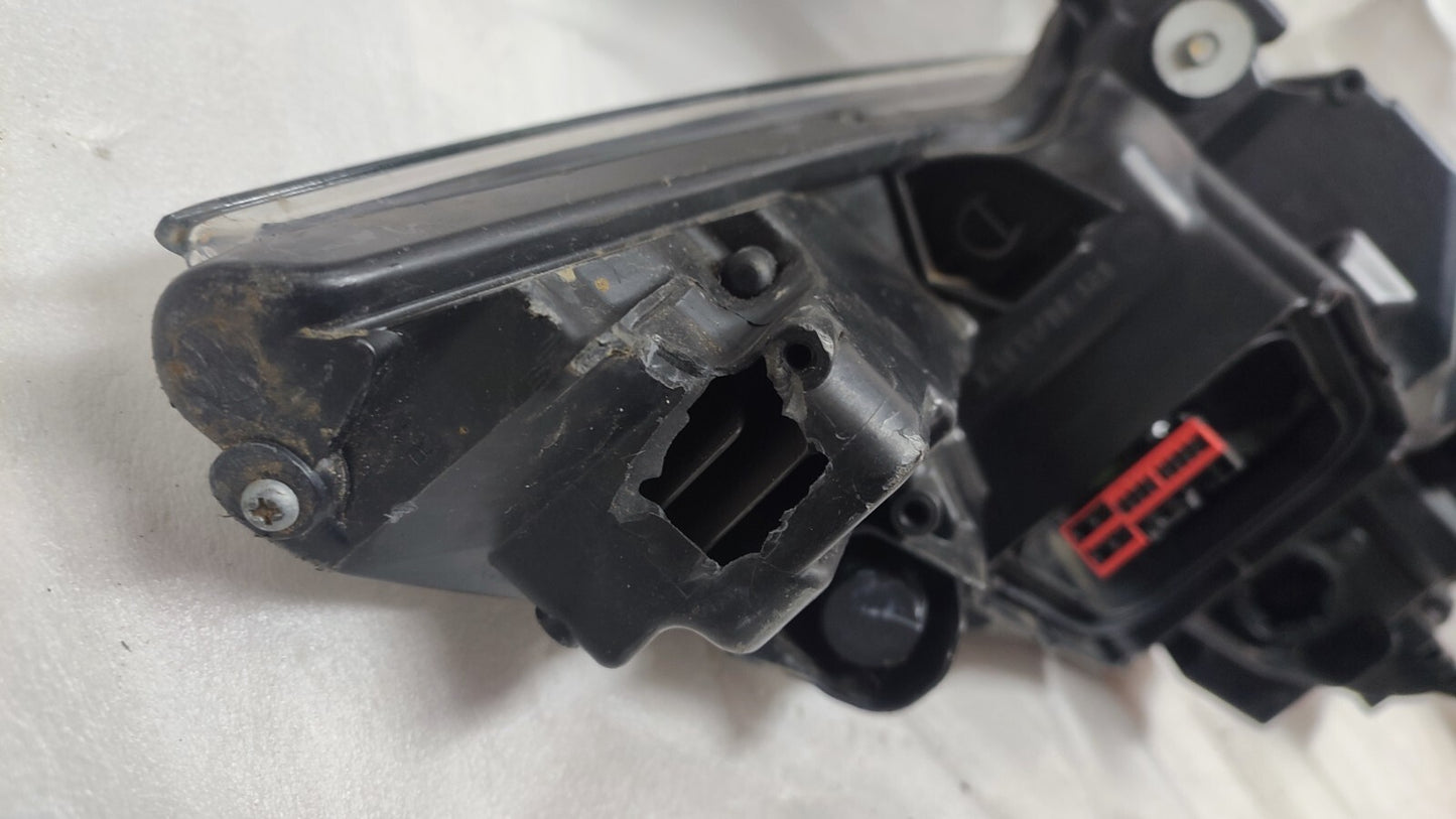 RENAULT ZOE 2020-2023 GENUINE RIGHT DRIVER SIDE HEADLIGHT 260103811R ren47
