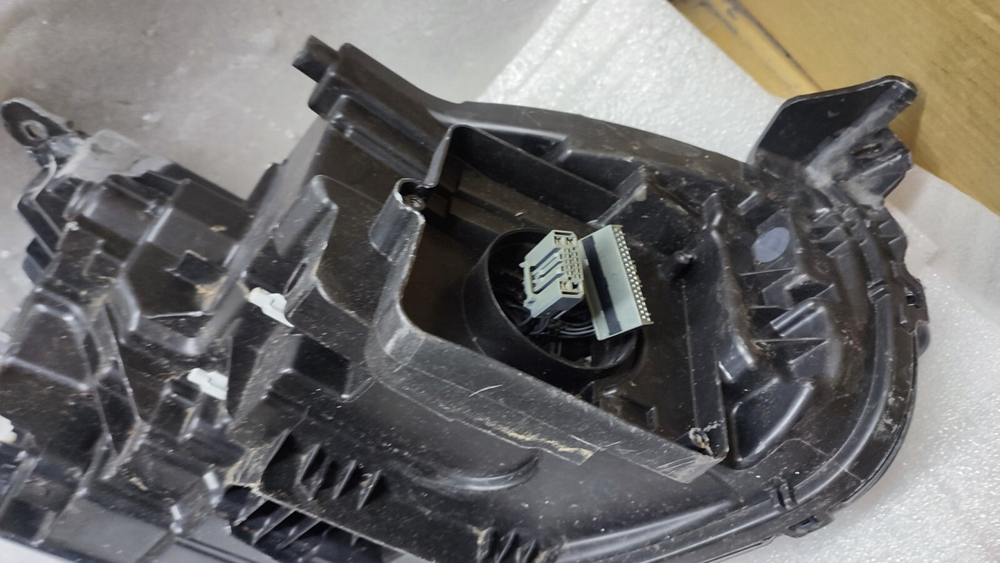 VOLVO XC90 MID RHD PASSENGER SIDE FRONT HEADLIGHT 32342488 vo72