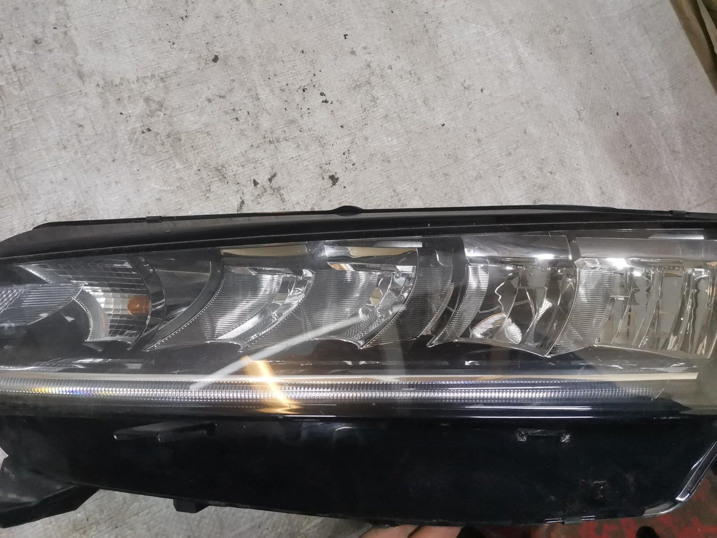 Skoda Octavia 2020 Led Headlight Passenger Side Genuine Oem 5e8941015 skoc42