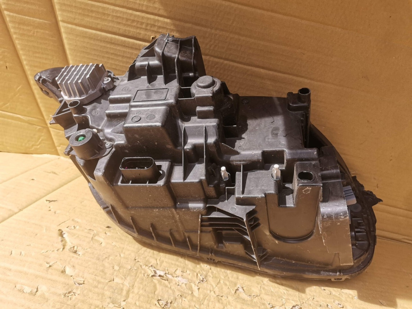 VOLVO XC90 2016 NEARSIDE LEFT HEADLIGHT GENUINE 32228304 vo9035