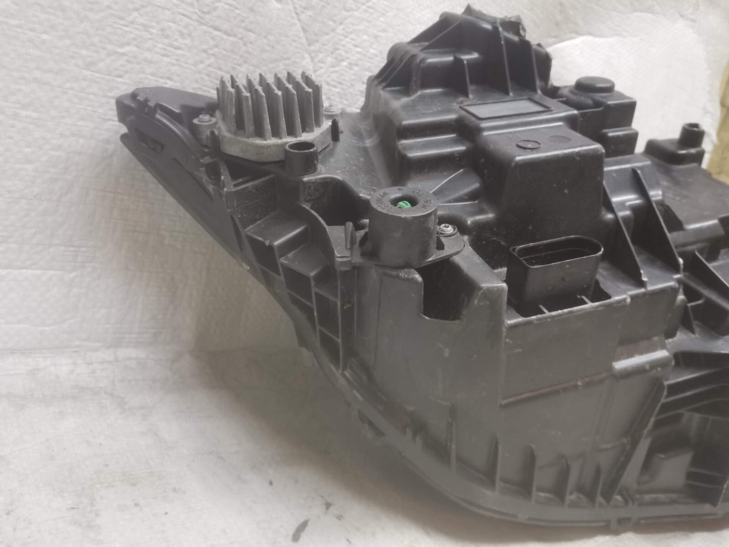 Volvo XC90 2020 Left Passenger Side Headlight 31655175 vo9025