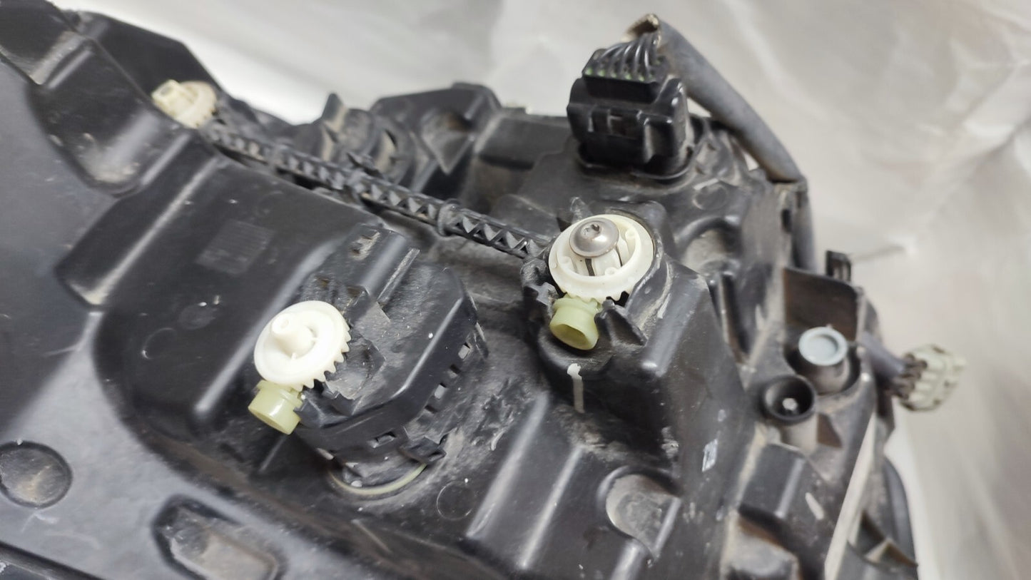 Mercedes Benz X Class Driver Side Xenon Headlamp A4709061300 2017-2020 m40797