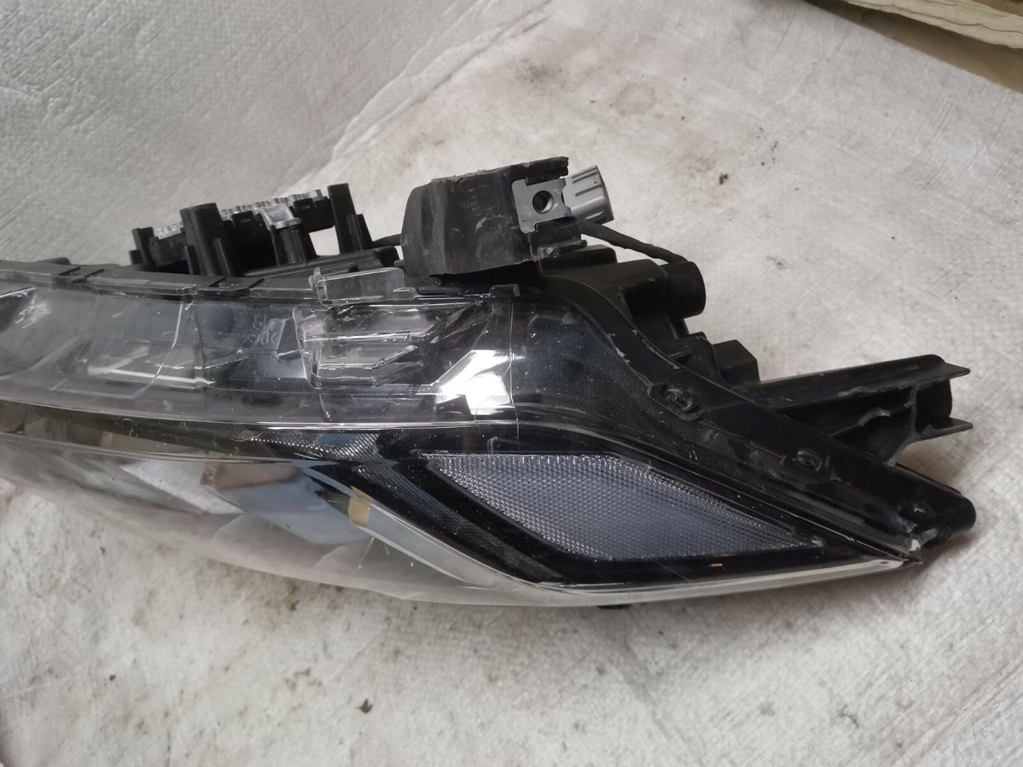 MITSUBISHI OUTLANDER Xenon LED HEADLIGHT Right Side OSF ECM92122E20 2018 miou2