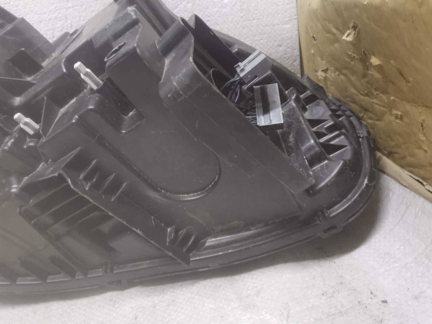 Volvo XC90 2020 Left Passenger Side Headlight 31655175 vo9025