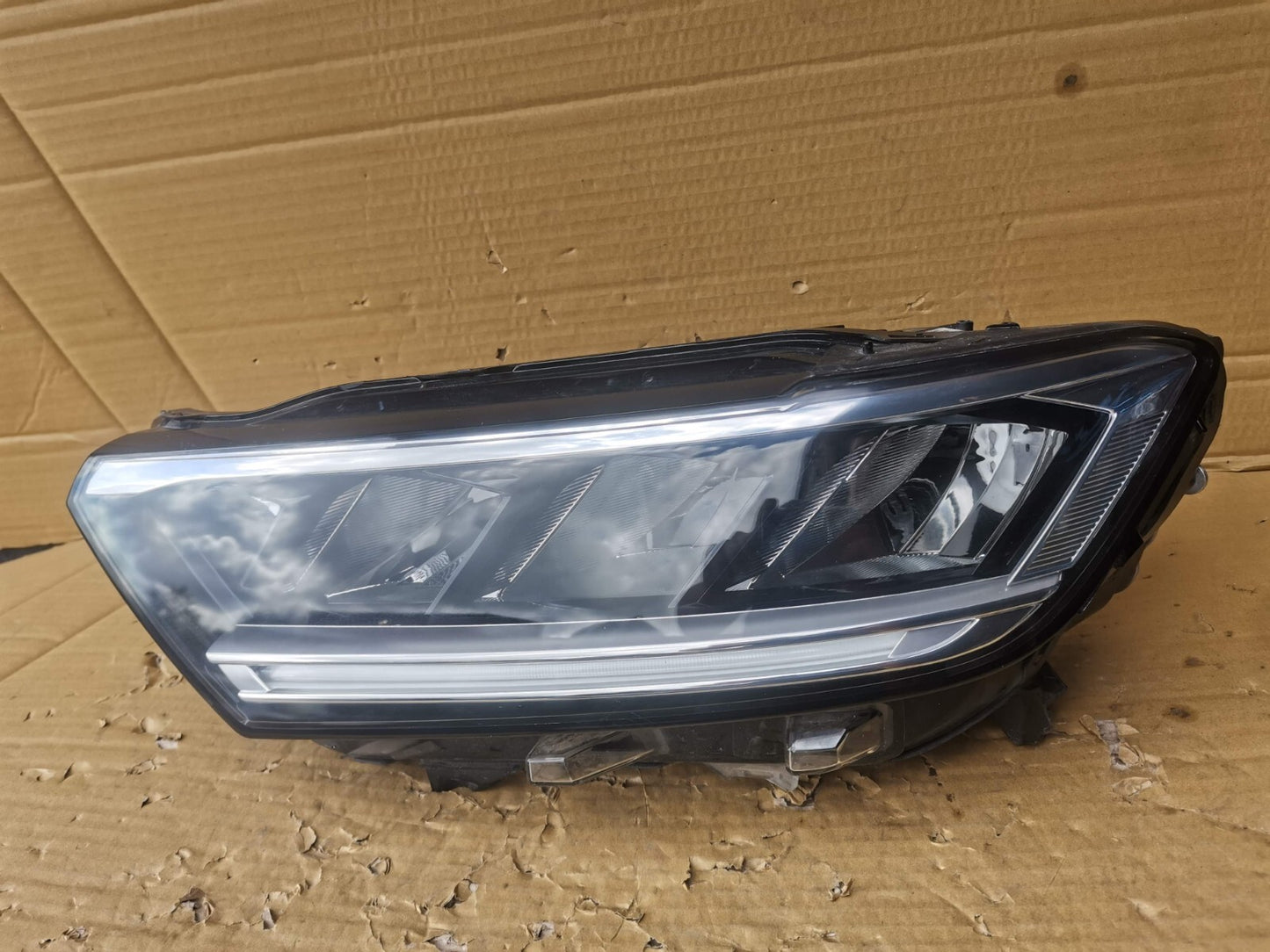 VW T-ROC PASSENGER LED HEADLIGHT NEARSIDE N/S 2GA941005G vwtr100