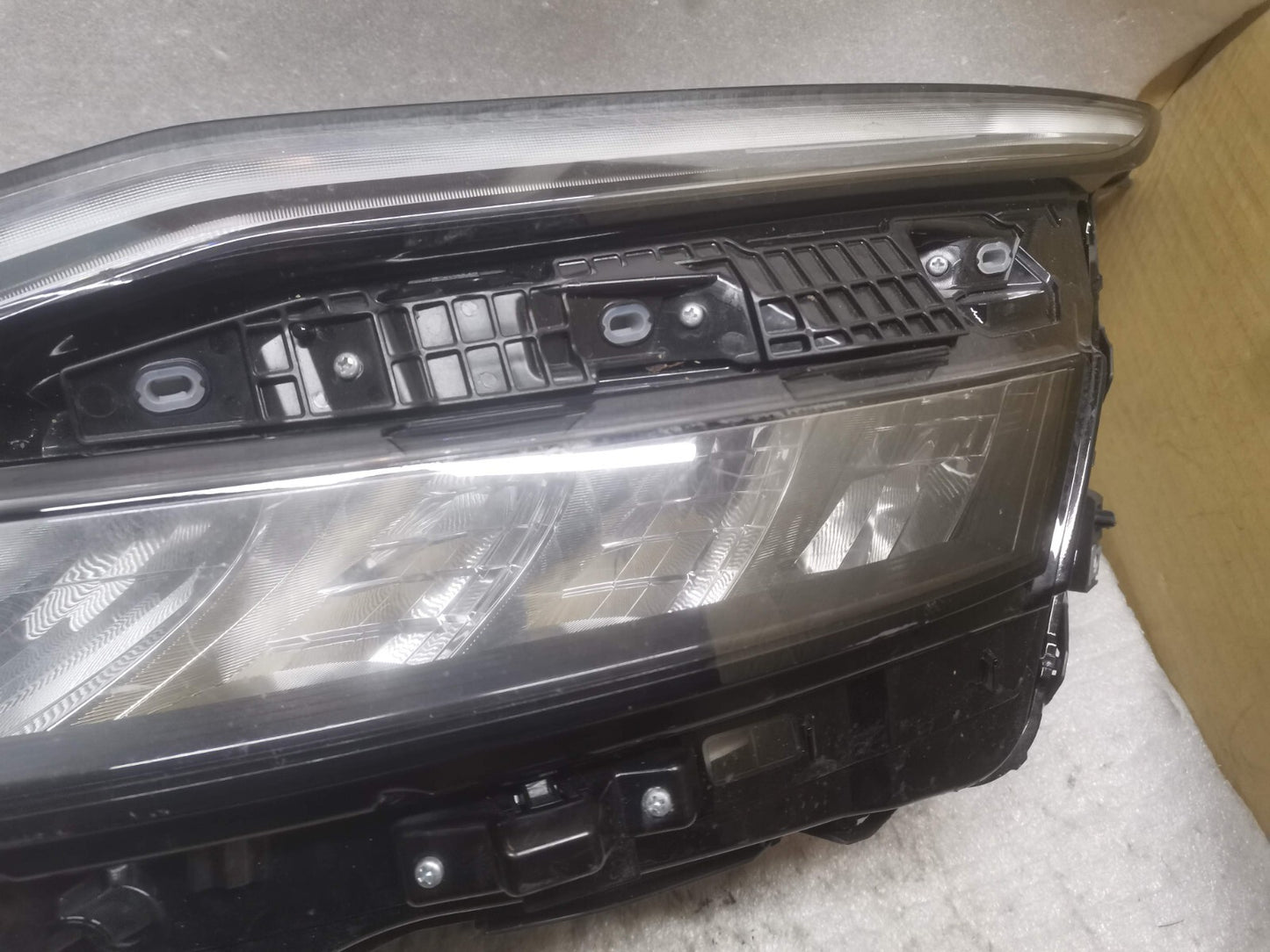 NISSAN QASHQAI J12 2021-2023 PASSENGER SIDE LED HEADLIGHT GENUINE 100-8D02F ni18